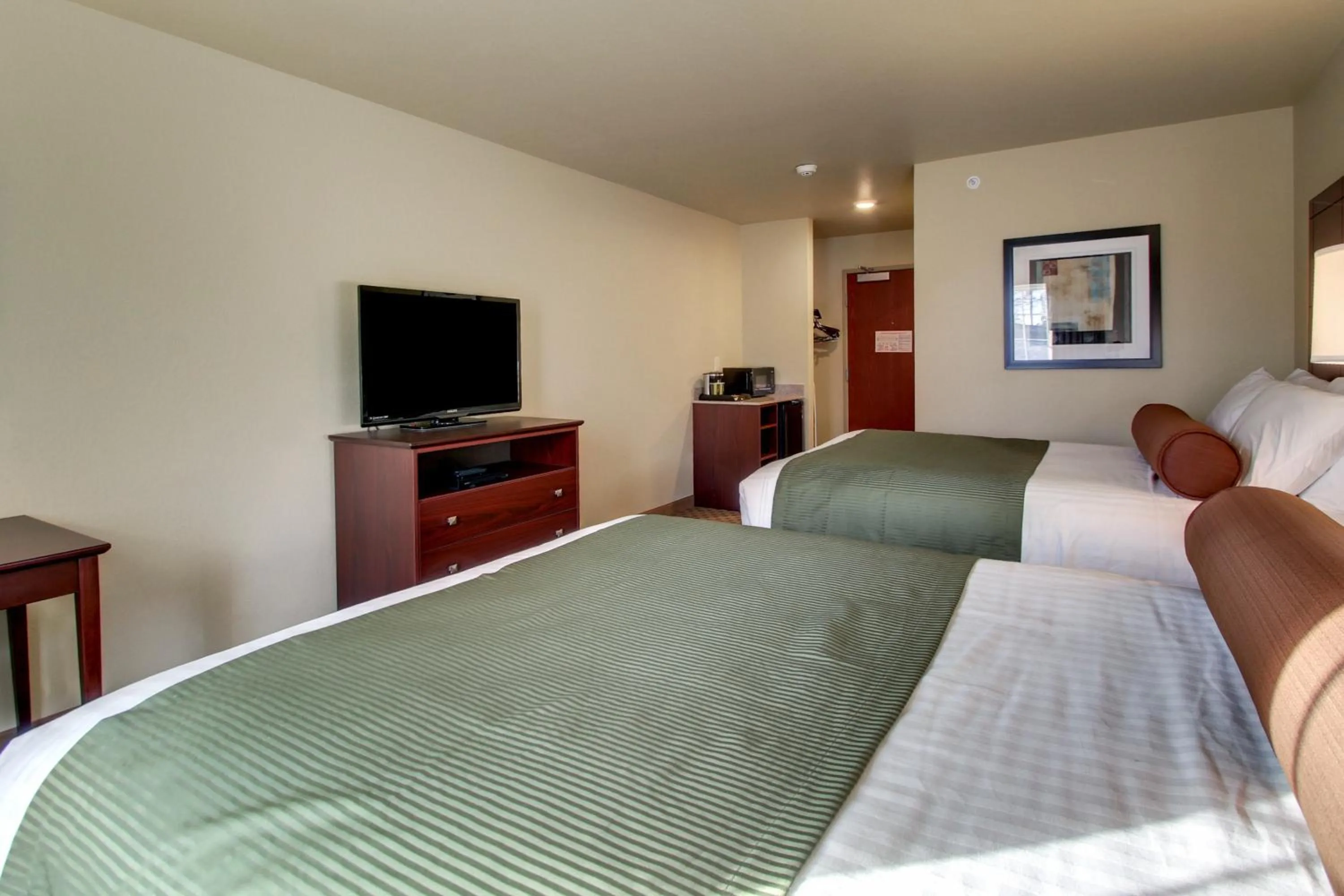 Cobblestone Hotel & Suites - Salem