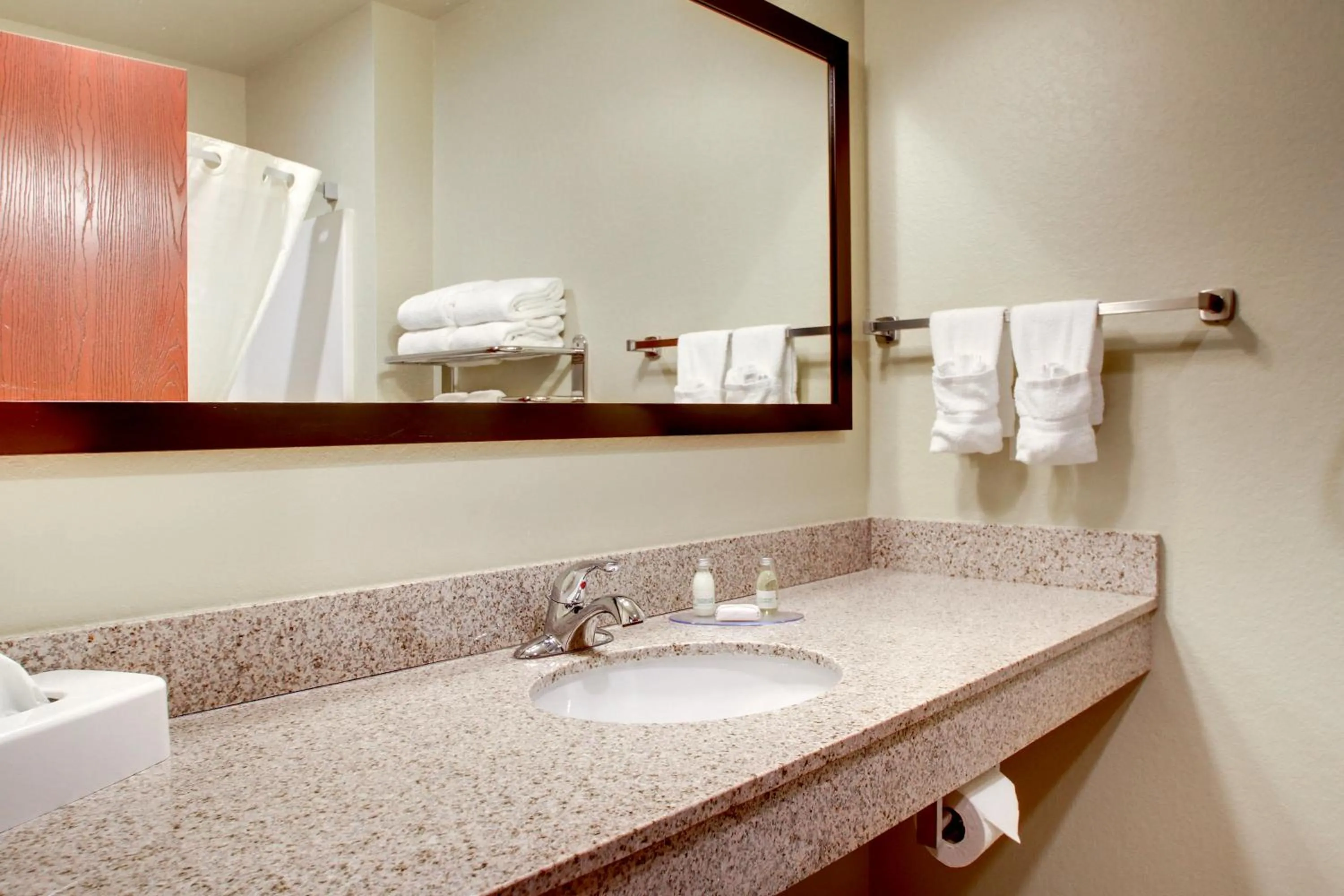 Cobblestone Hotel & Suites - Salem