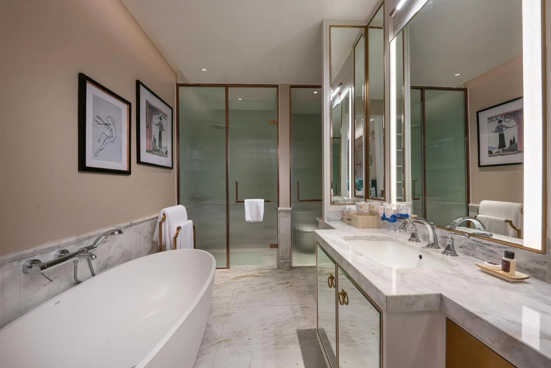 Bathroom in Hôtel de l'Amour Tam Đảo