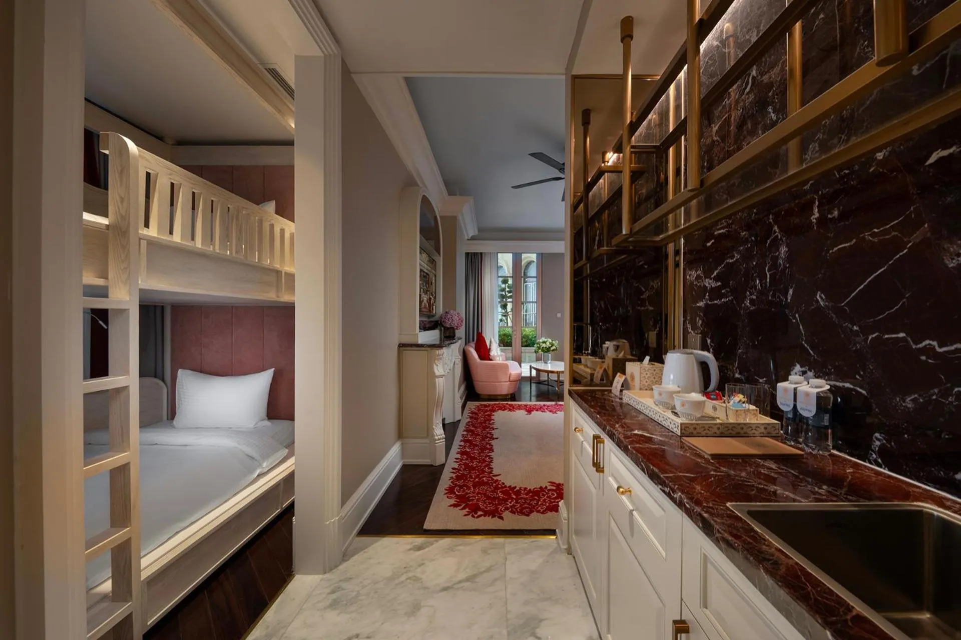 Bed in Hôtel de l'Amour Tam Đảo