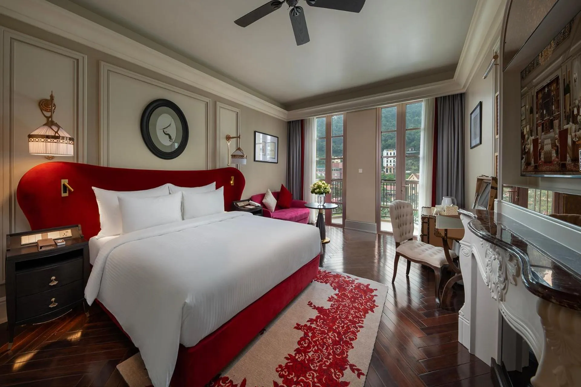 Bed in Hôtel de l'Amour Tam Đảo