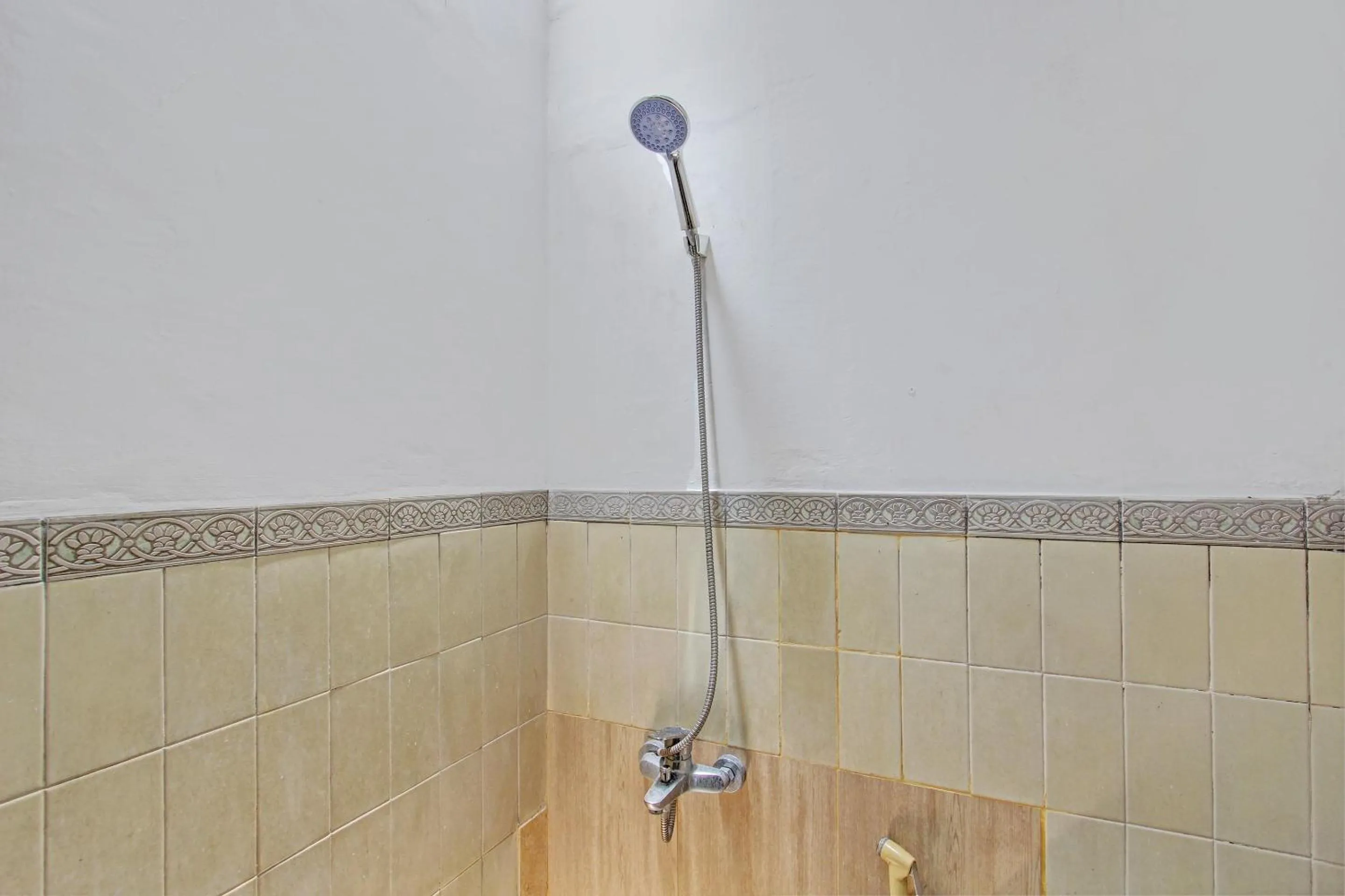 Bathroom in Hotel O Jaya Kusuma