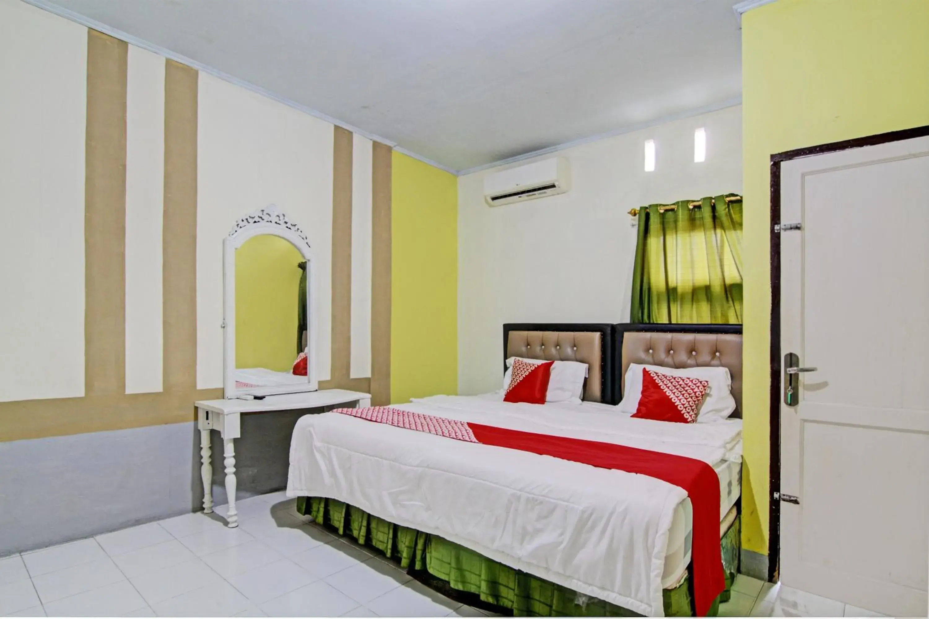 Deluxe Double Room in Hotel O Penginapan Budi SyariahNearTaman Amaryllis Pekanbaru Deluxe Double Room in Hotel O Penginapan Budi SyariahNearTaman Amaryllis Pekanbaru