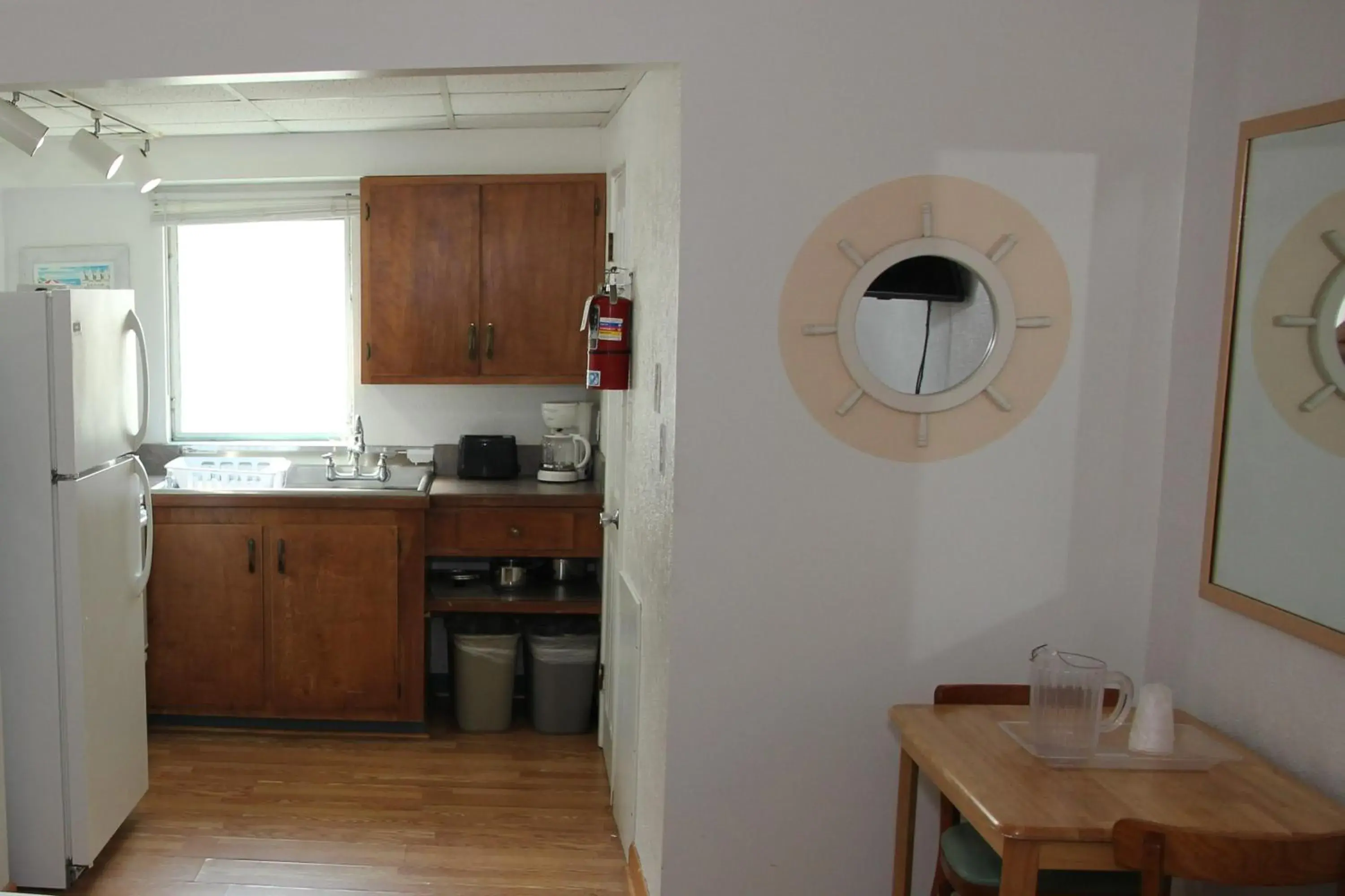 Deluxe Queen Room with Kitchenette in Pink Champagne Motel Deluxe Queen Room with Kitchenette in Pink Champagne Motel