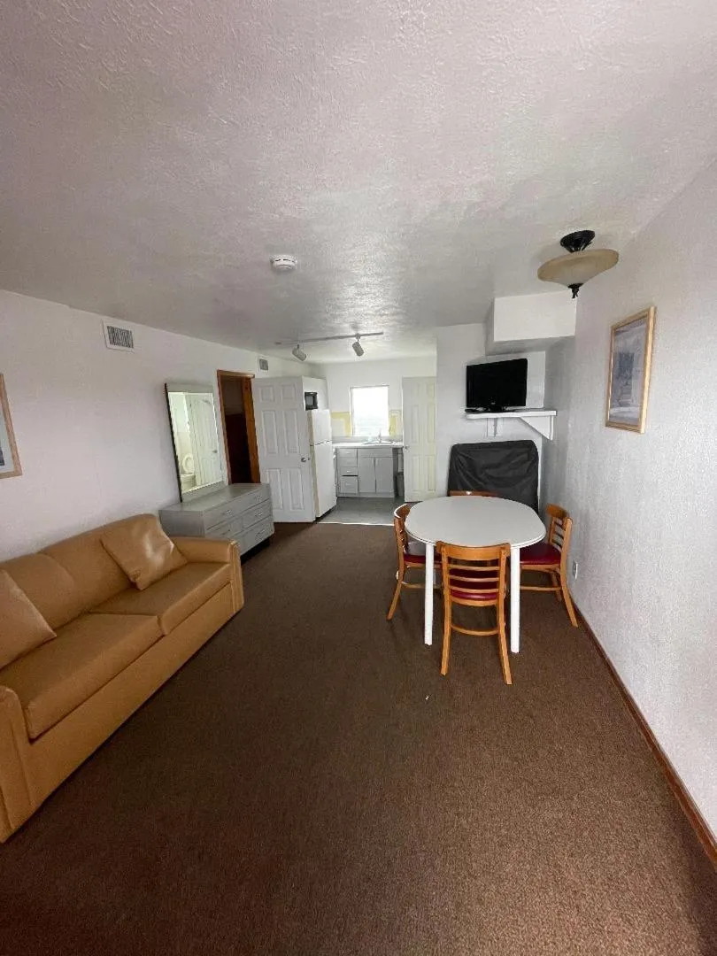 Pink Champagne Motel