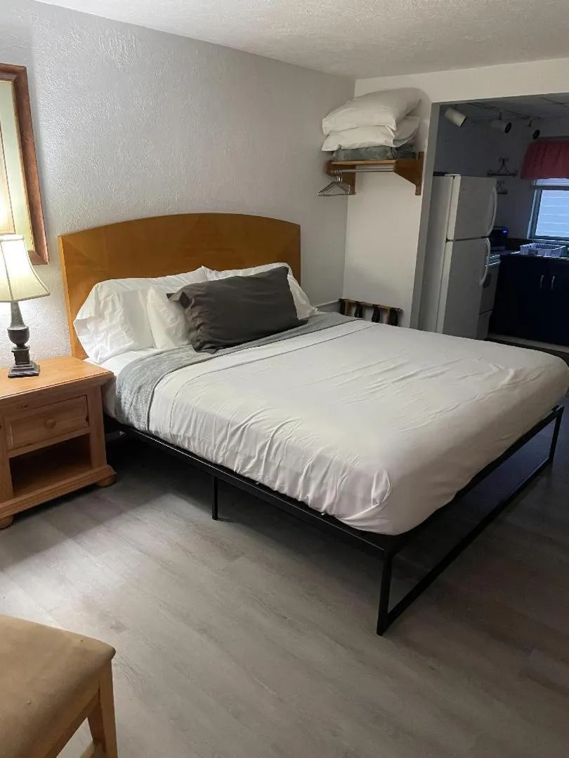 Pink Champagne Motel