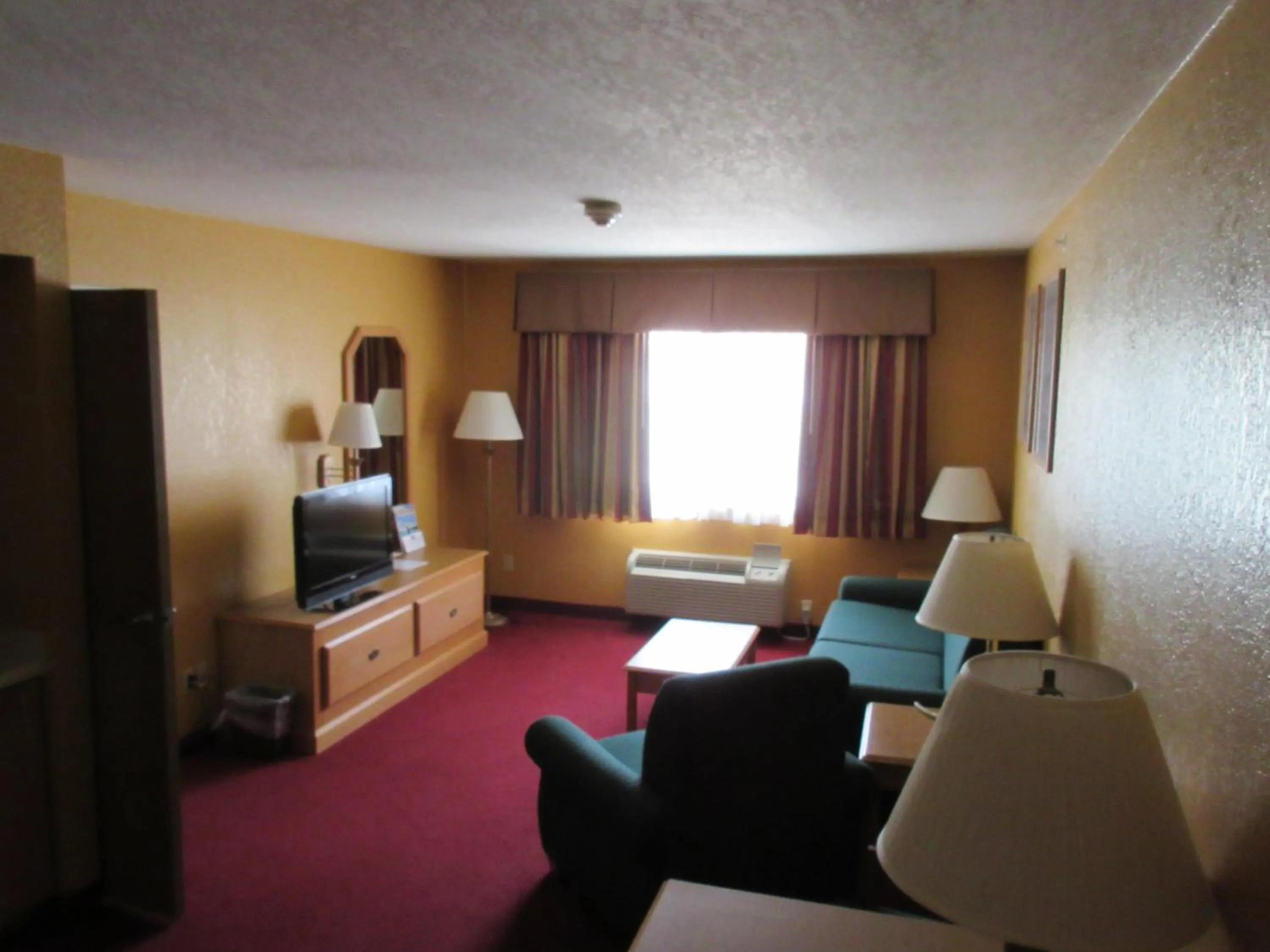 Day, Bed in Parkfield Inn - Clinton