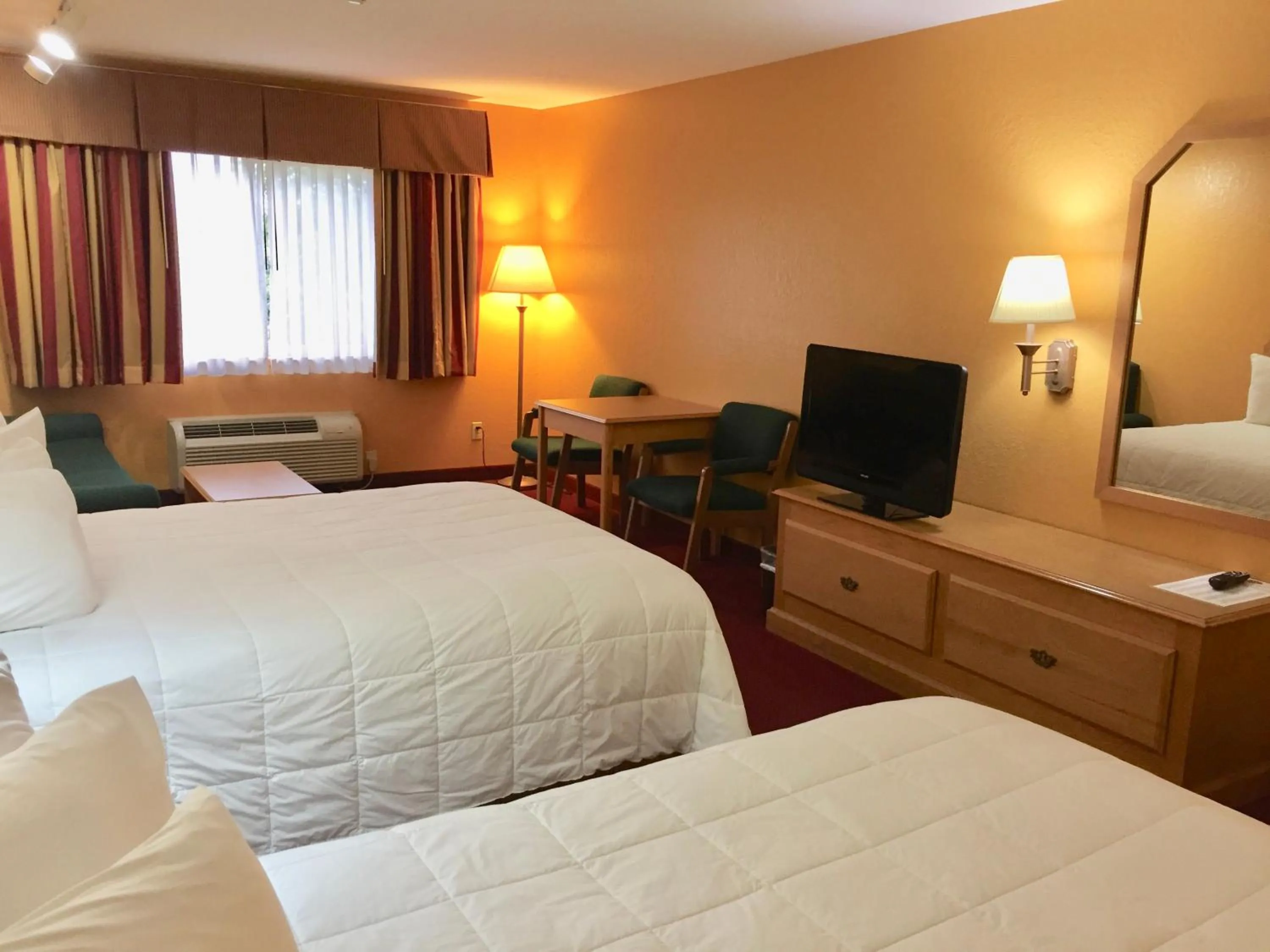 Bed in Parkfield Inn - Clinton