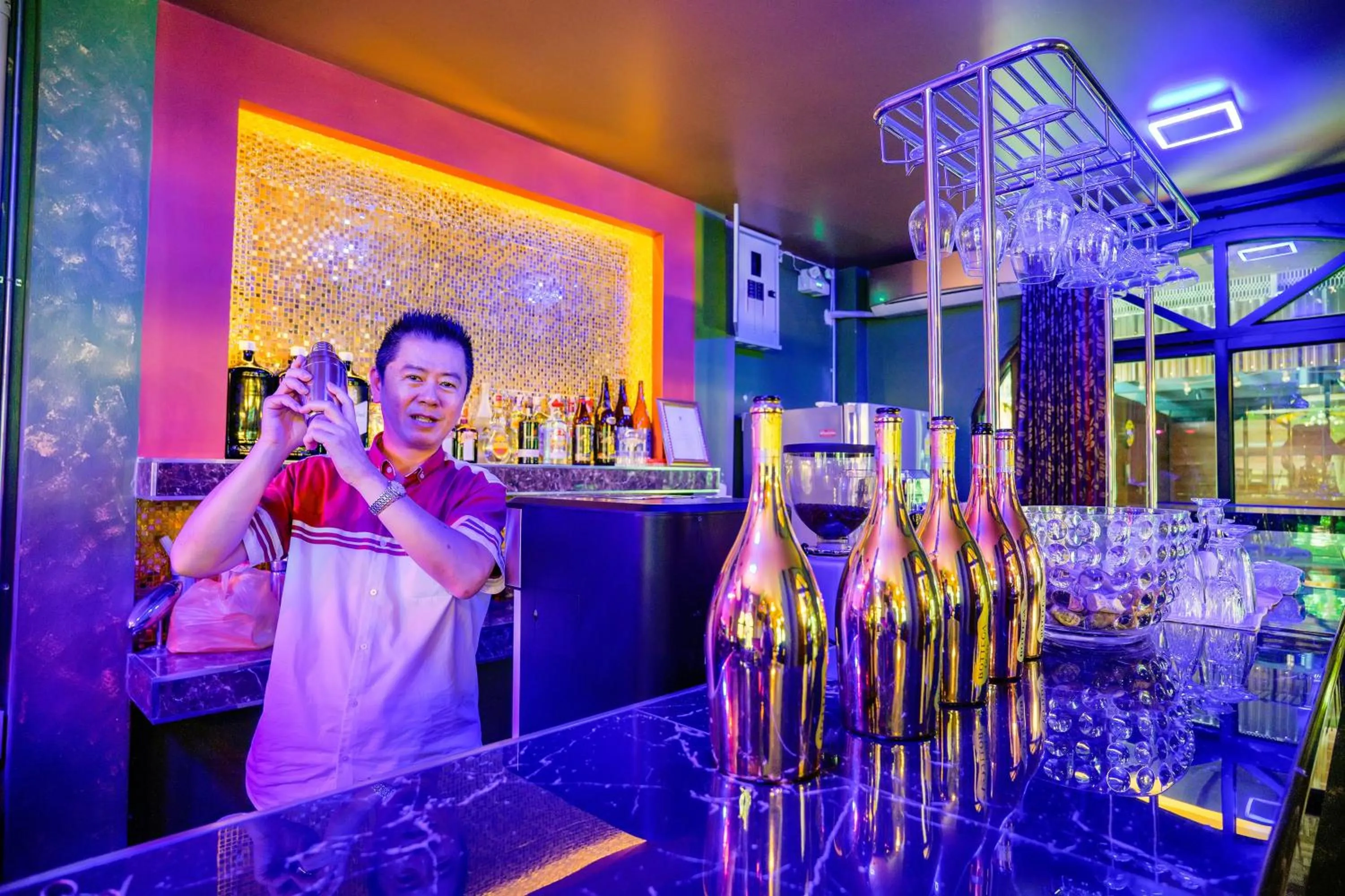 People in Happy Garden Resort Betong