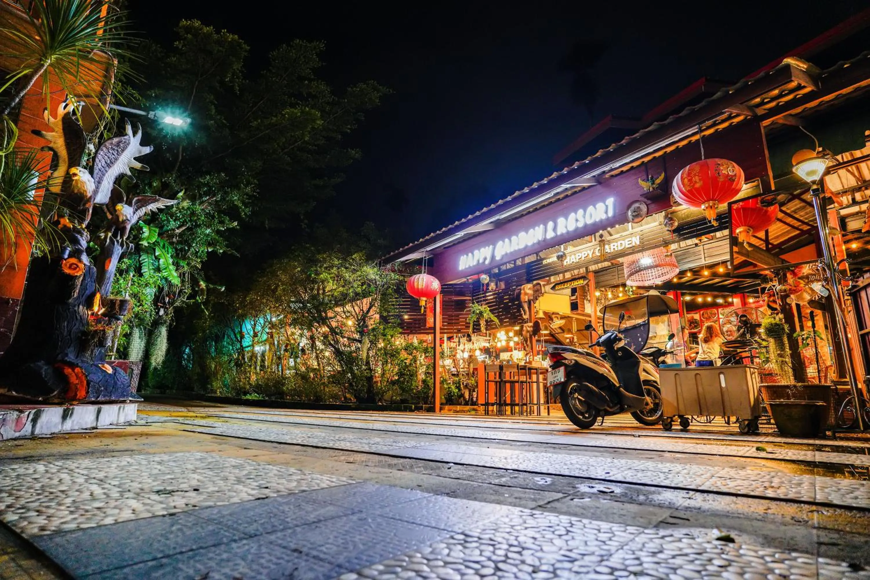 Night in Happy Garden Resort Betong