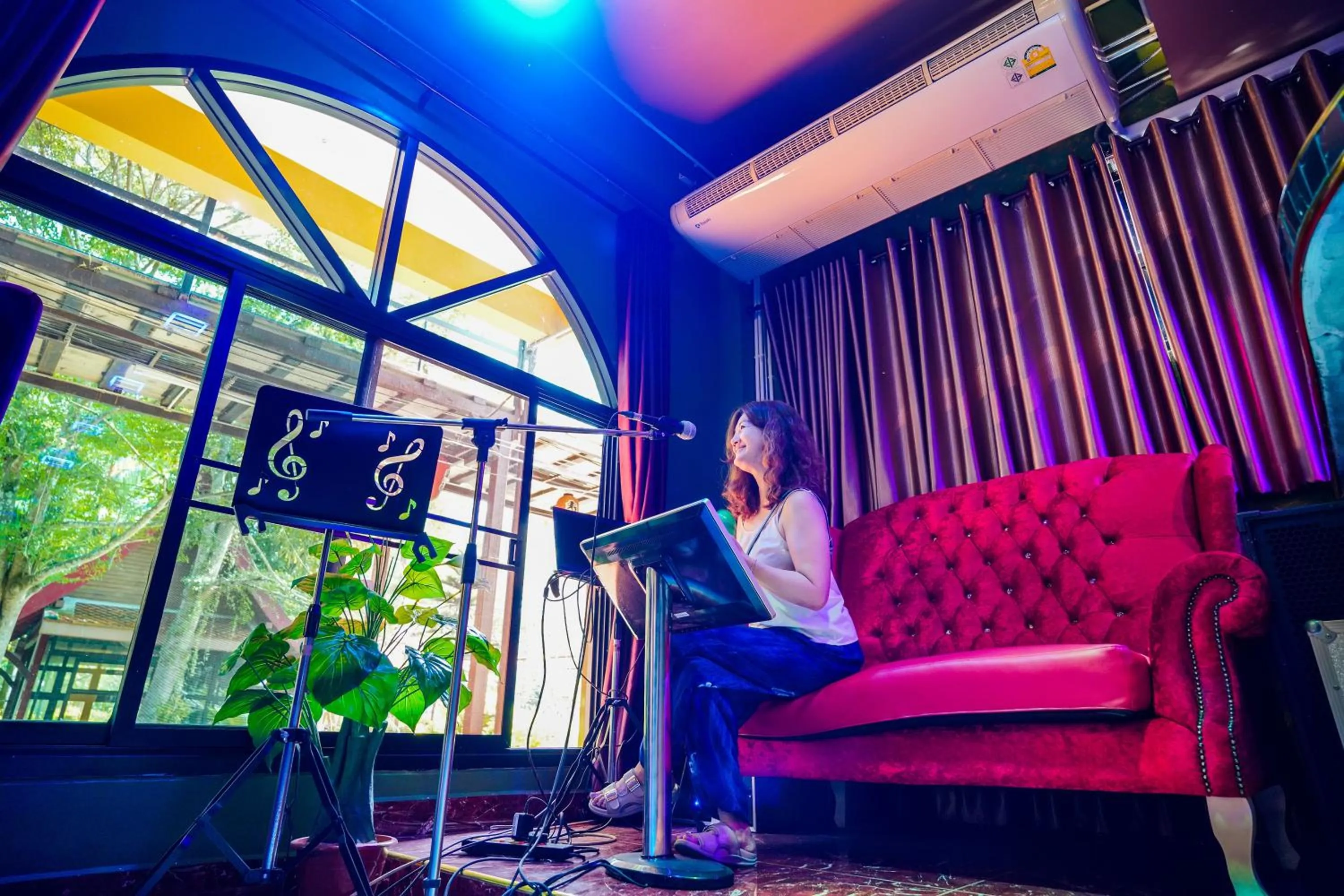 Communal lounge/ TV room in Happy Garden Resort Betong