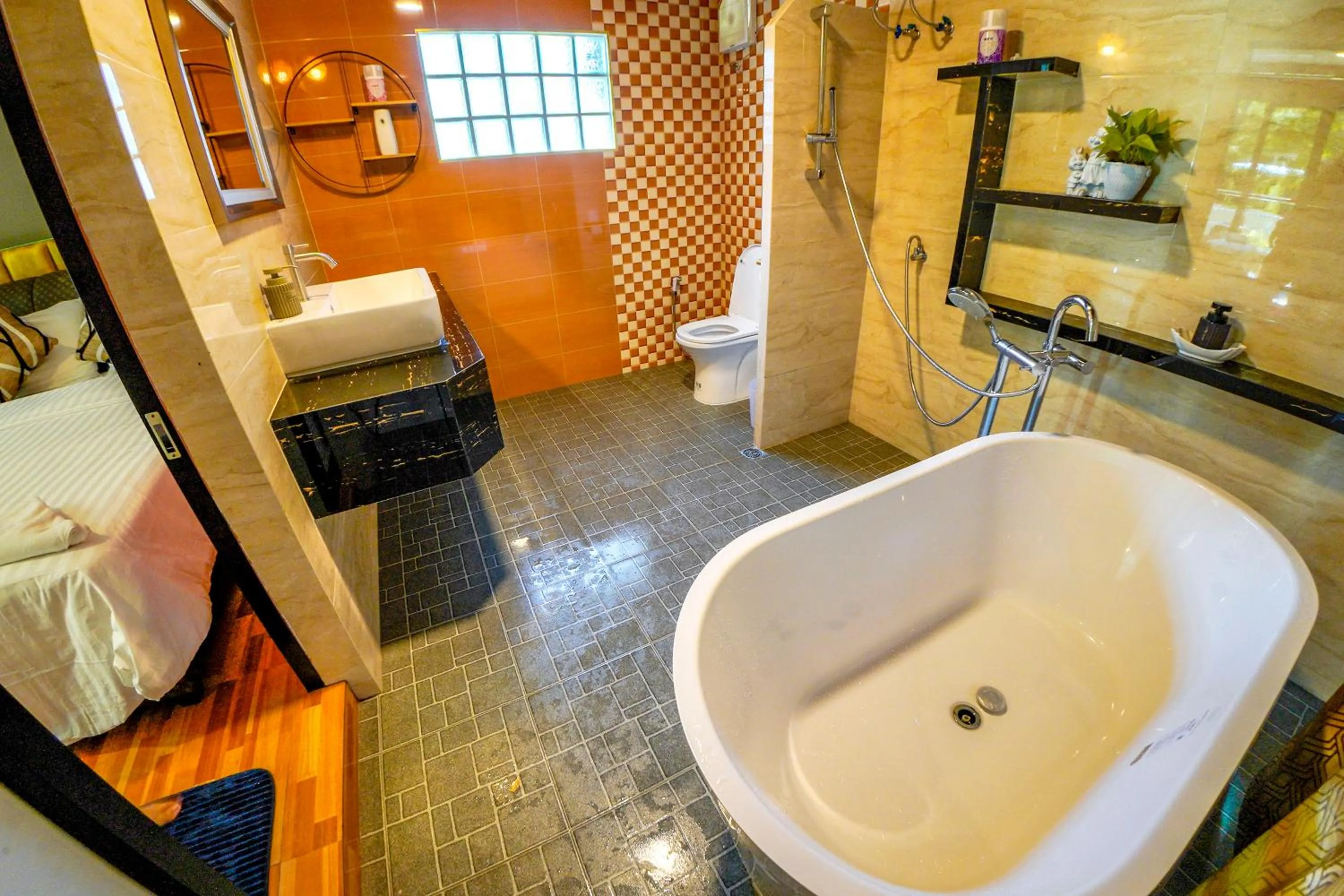 Toilet in Happy Garden Resort Betong