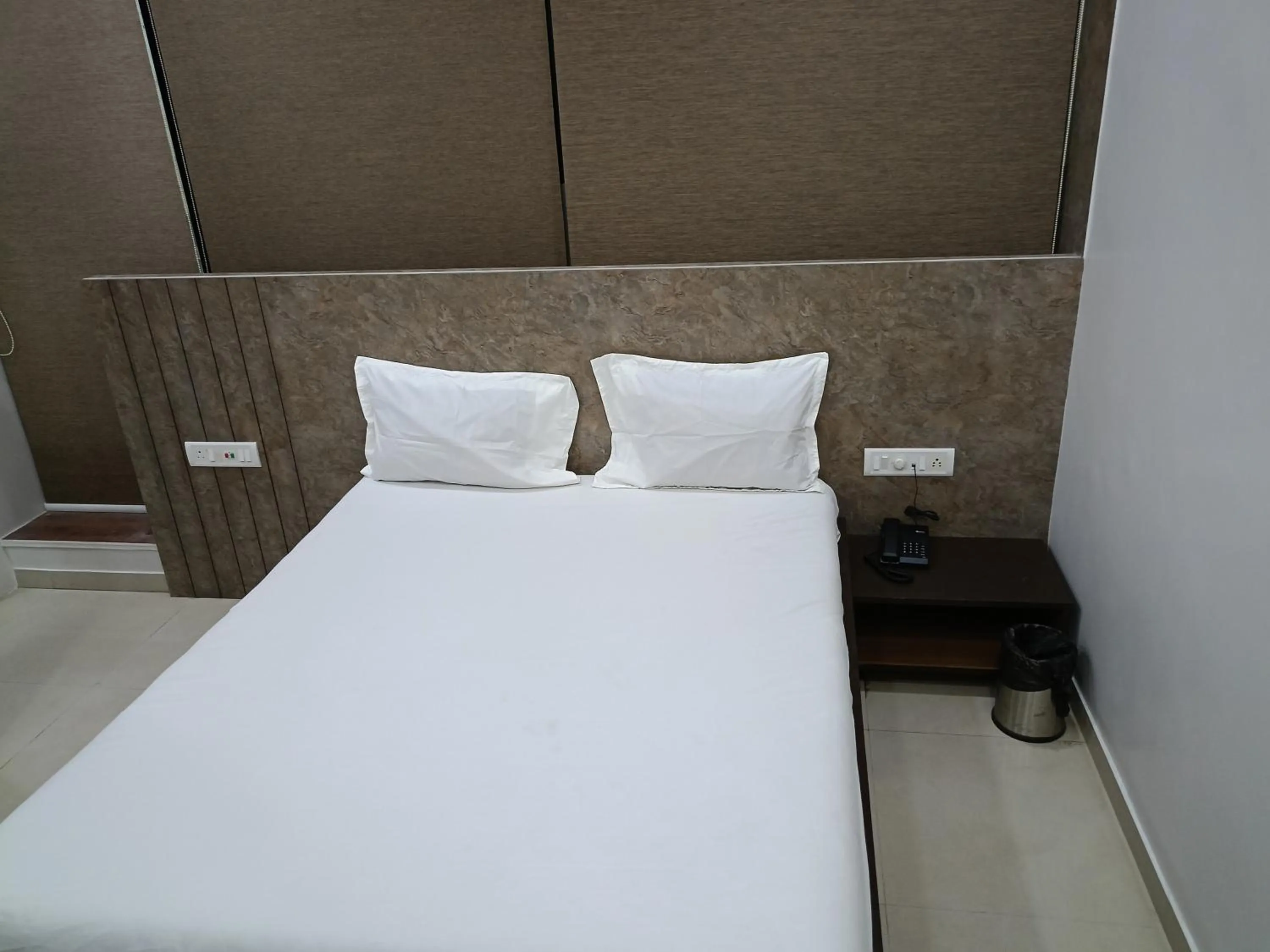 Bed in Hotel Ritz Vesu - Hotels in Vesu, Surat