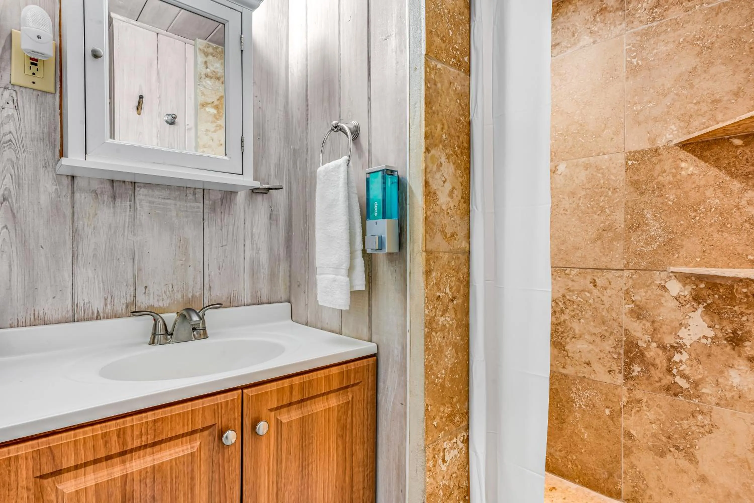 Captain Pip's Marina & Hideaway