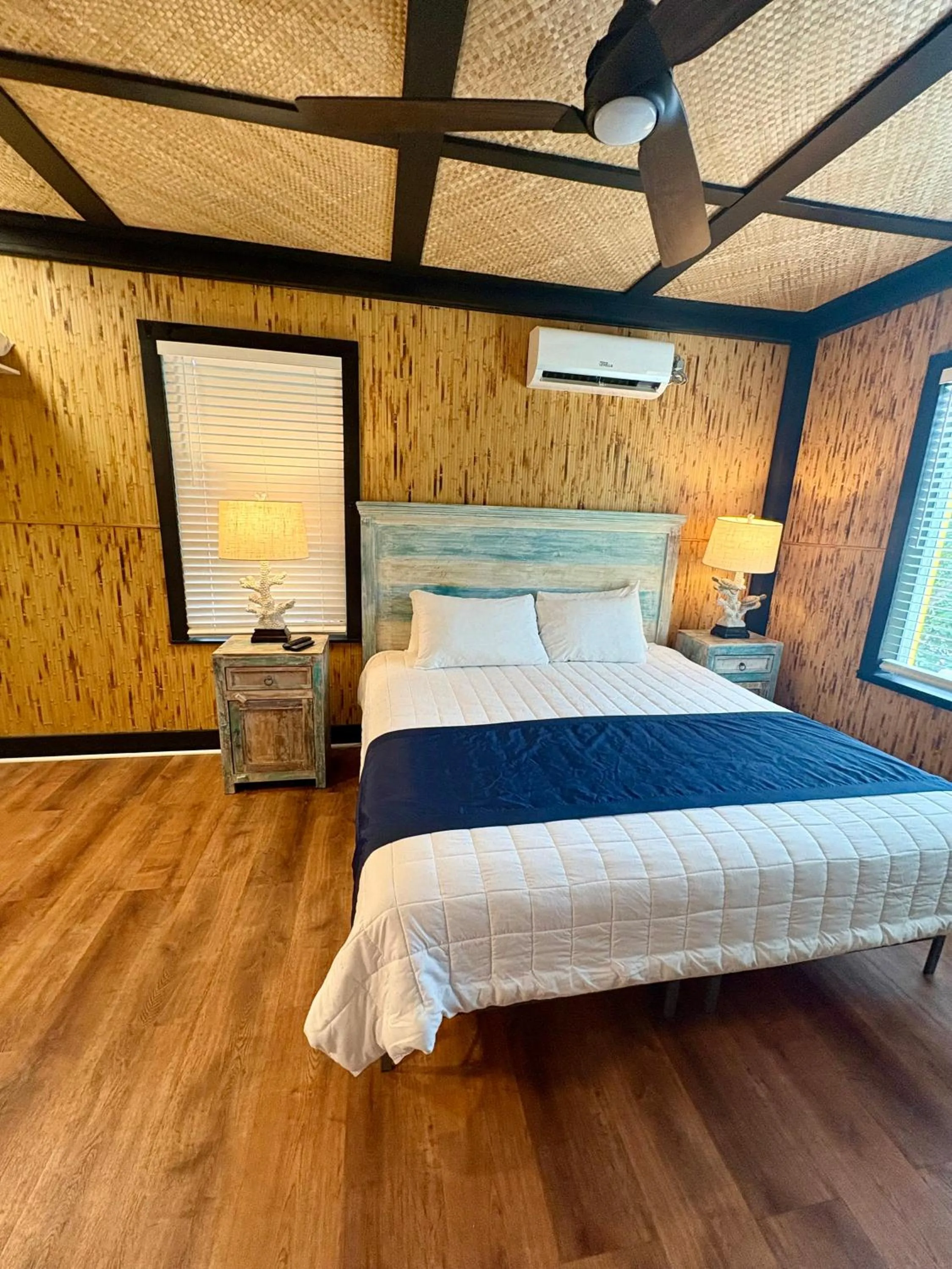 Bed in Captain Pip's Marina & Hideaway