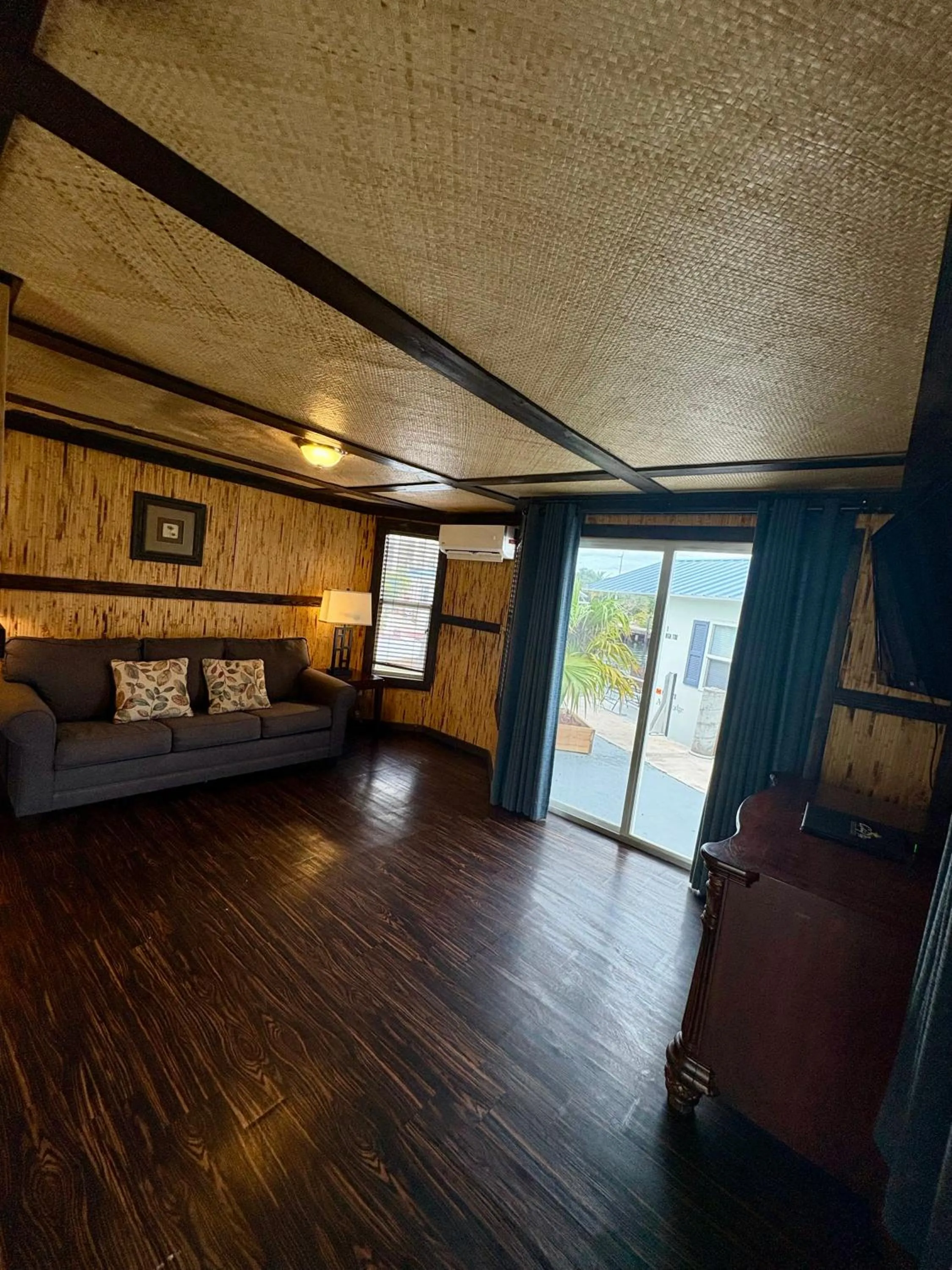 Captain Pip's Marina & Hideaway