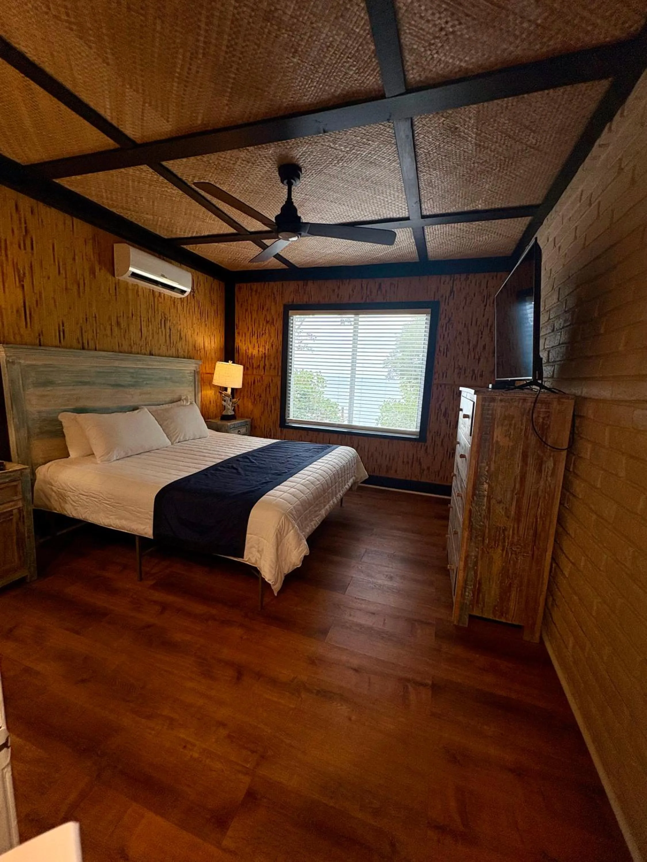 Bed in Captain Pip's Marina & Hideaway