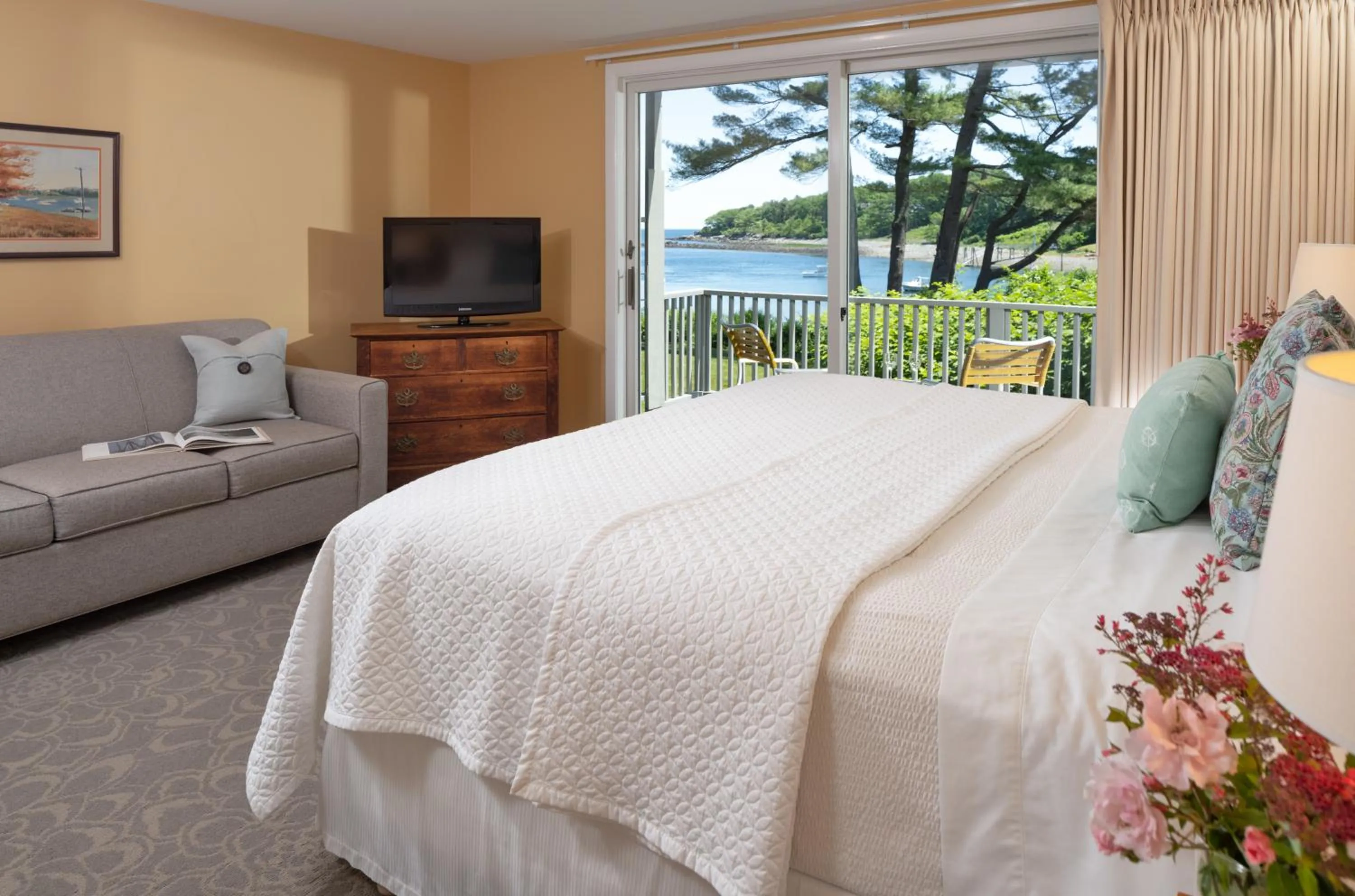 Balcony/Terrace, Bed in Dockside Guest Quarters