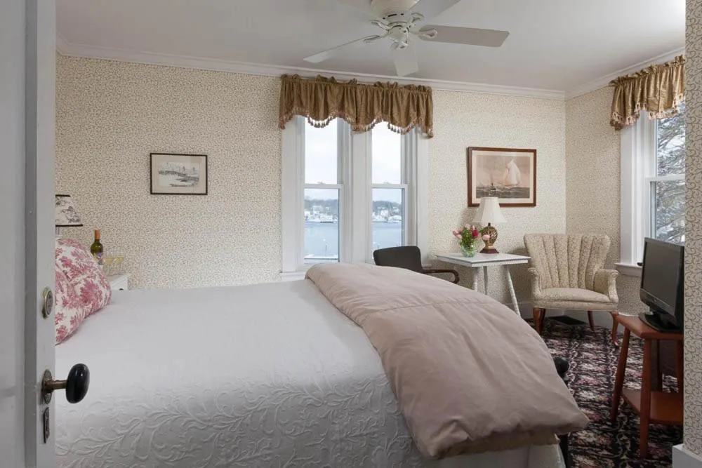 Bedroom, Bed in Dockside Guest Quarters