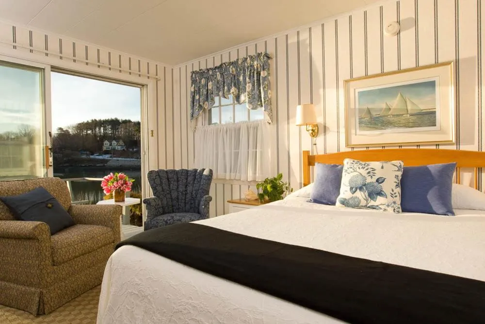 Bedroom, Bed in Dockside Guest Quarters