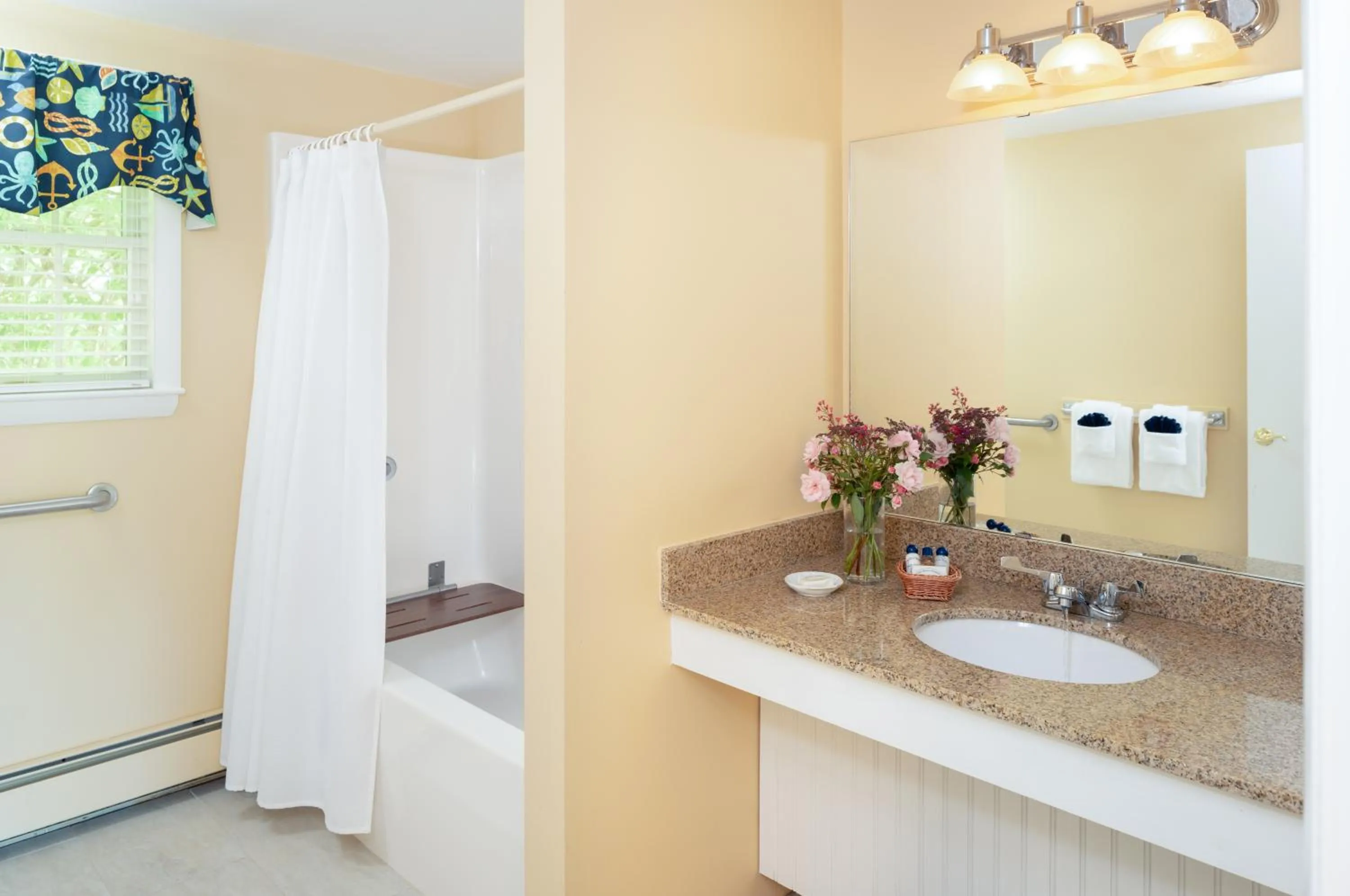 Bathroom in Dockside Guest Quarters