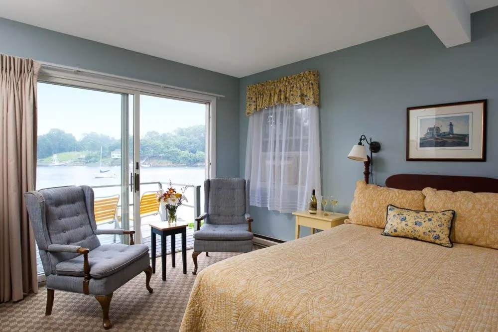 Bedroom, Bed in Dockside Guest Quarters