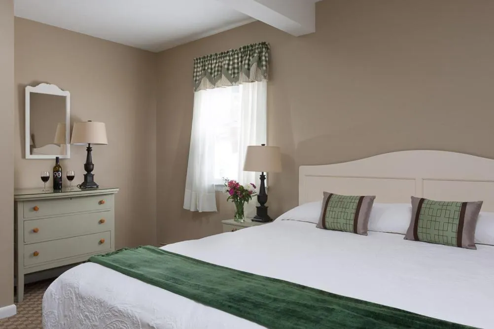 Bedroom, Bed in Dockside Guest Quarters