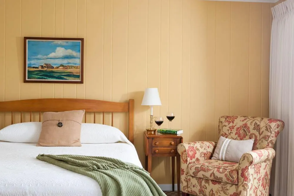 Bedroom, Bed in Dockside Guest Quarters