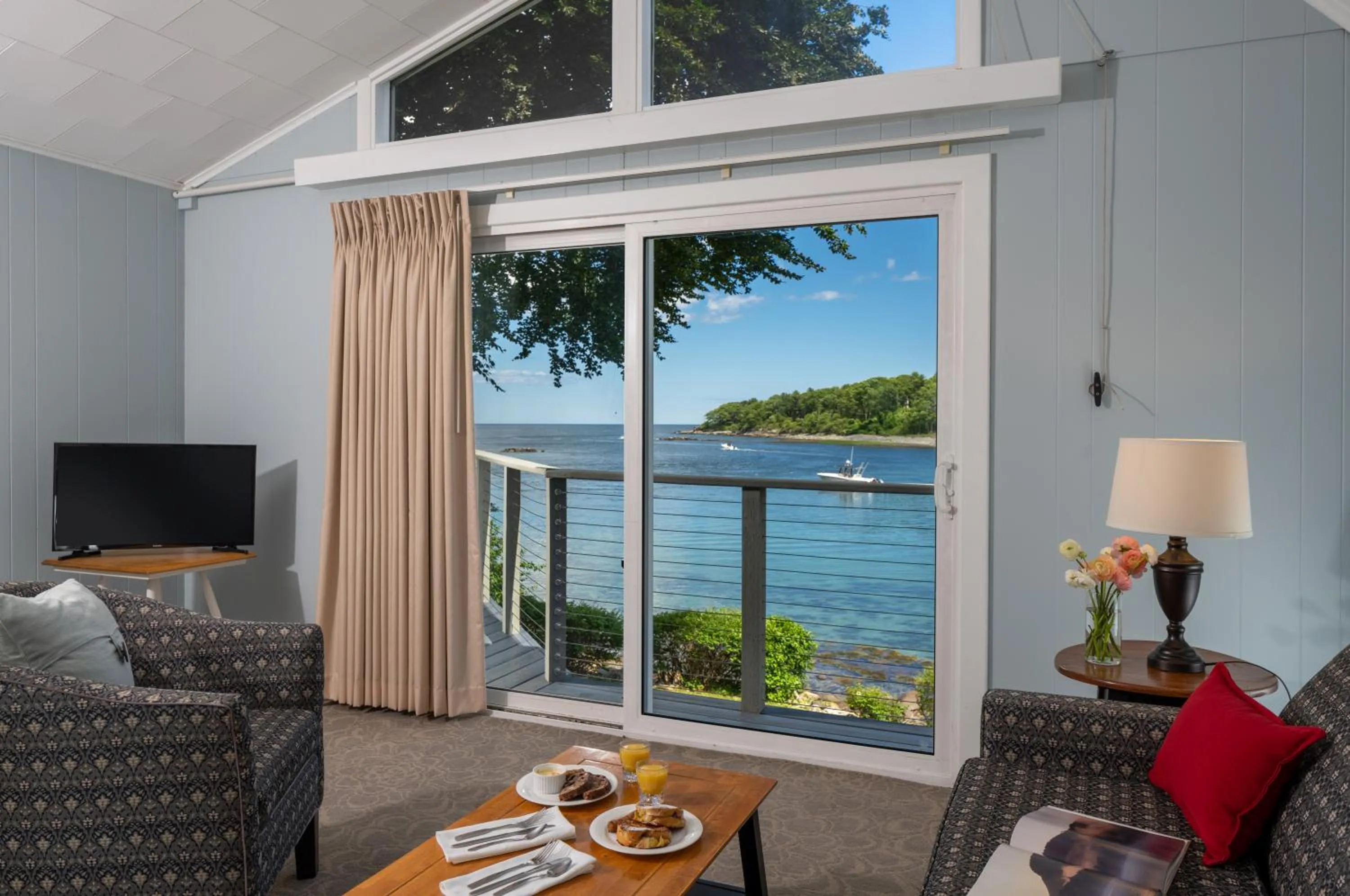 Living room in Dockside Guest Quarters