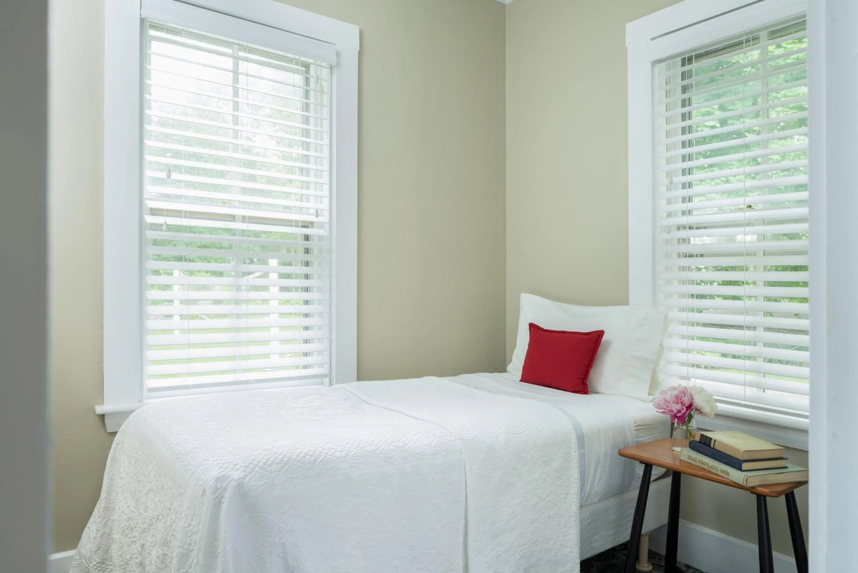 Bedroom, Bed in Dockside Guest Quarters