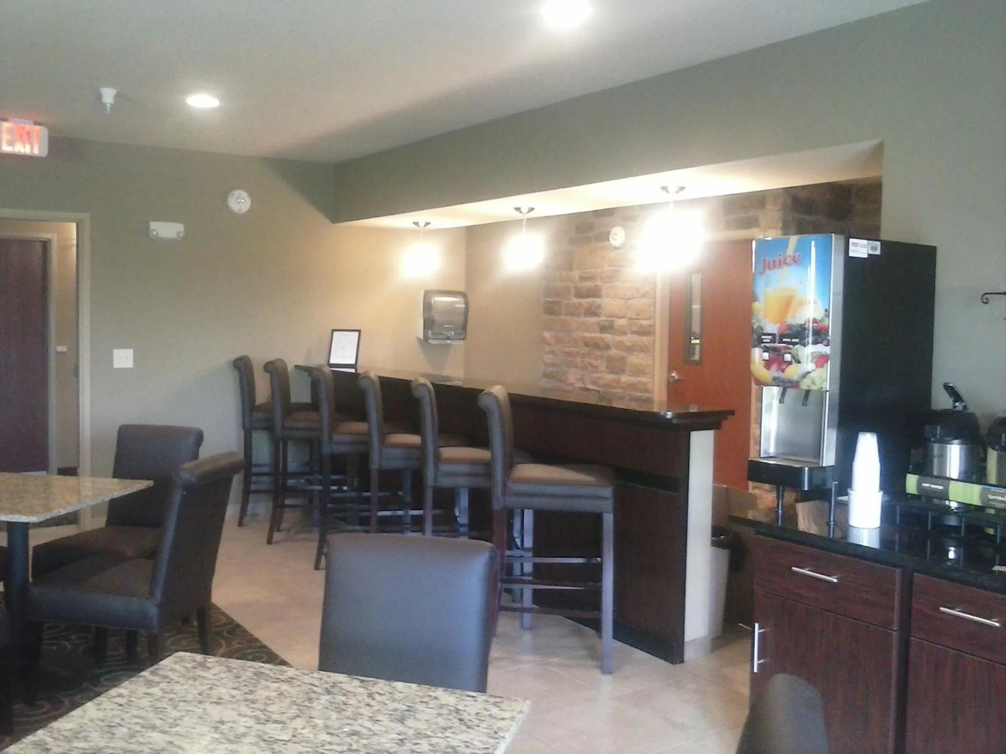 Lounge or bar in Cobblestone Inn & Suites - Avoca