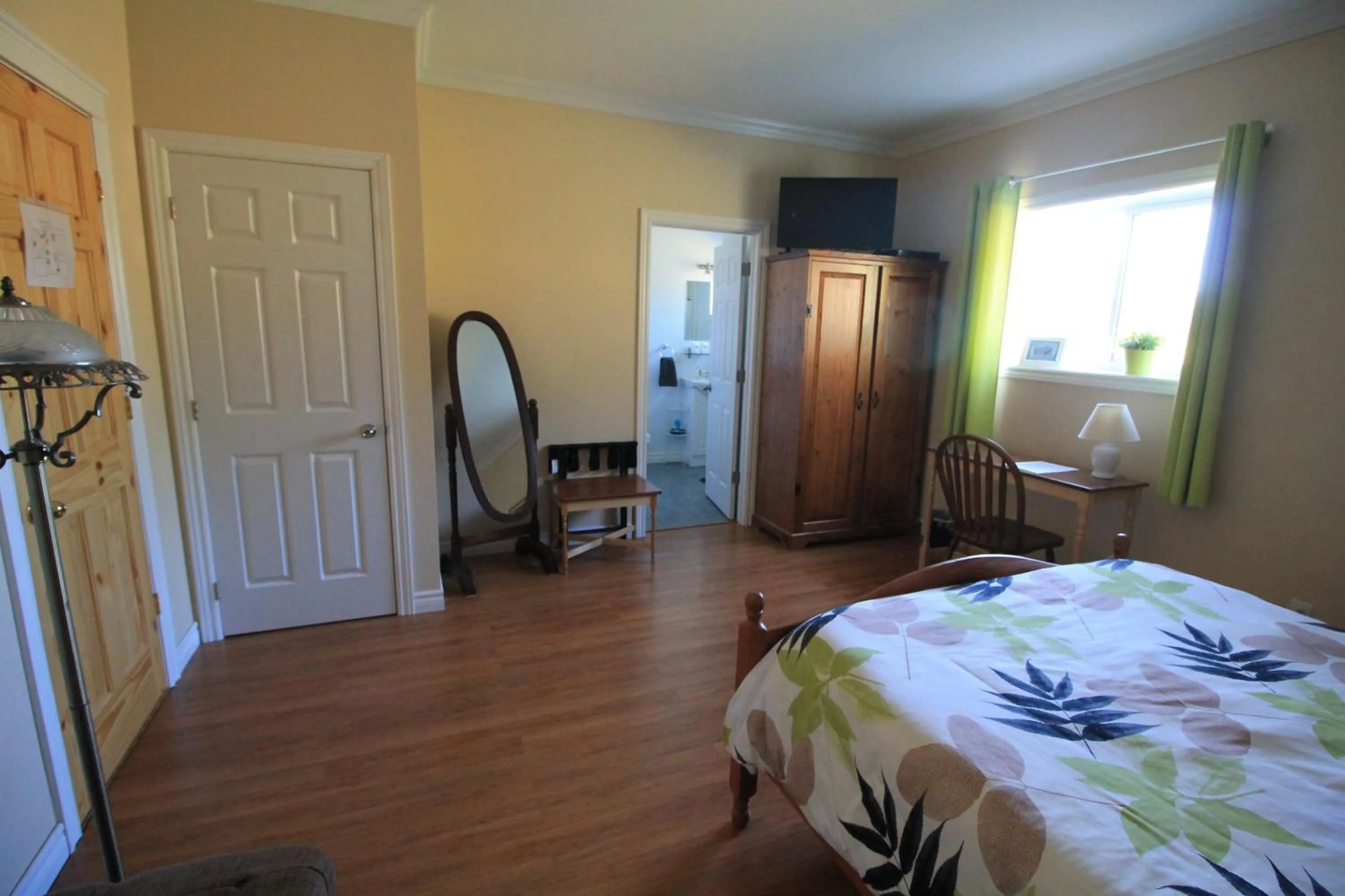 Photo of the whole room, Bed in The Fiddle and the Sea Bed and Breakfast