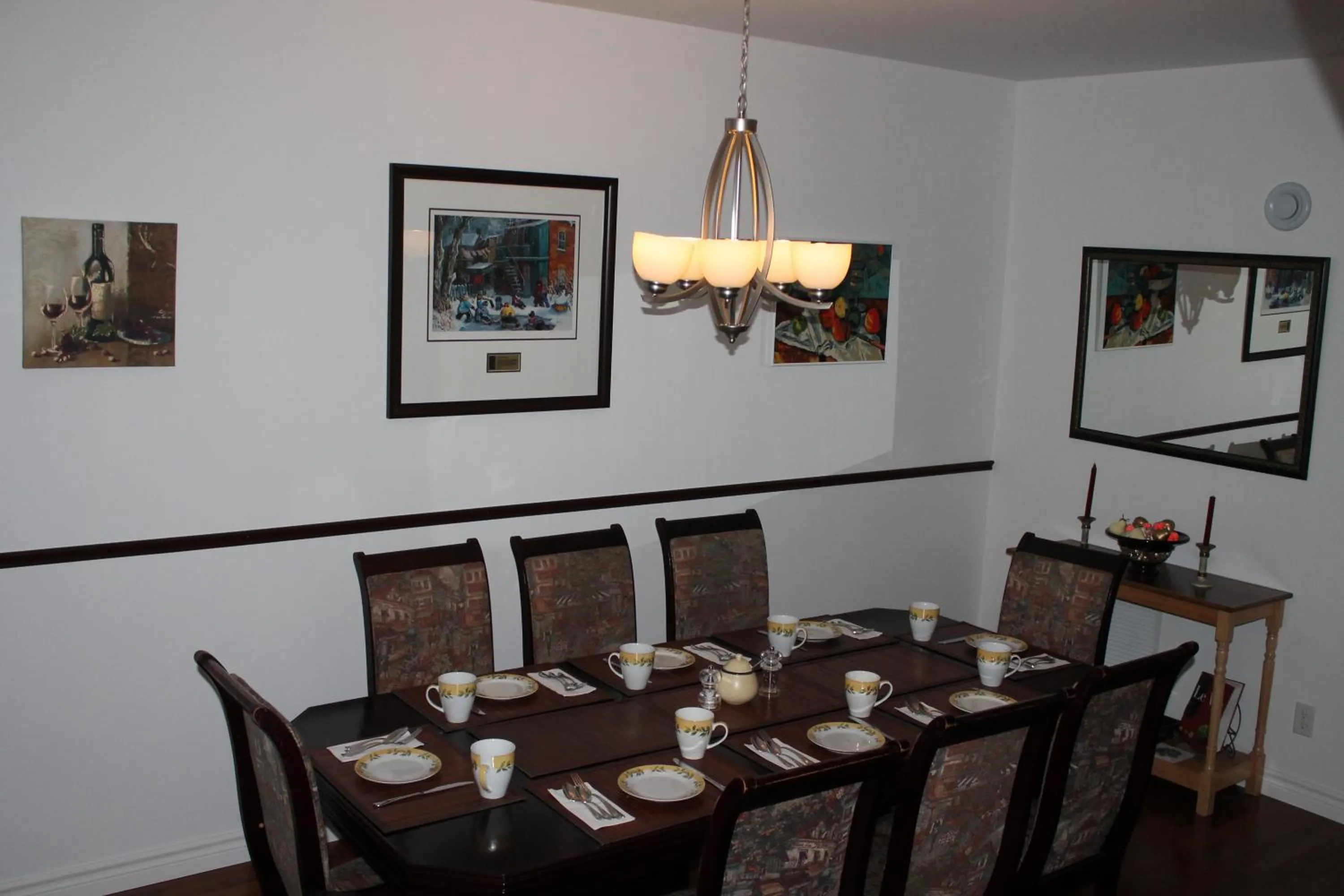 Dining area in The Fiddle and the Sea Bed and Breakfast