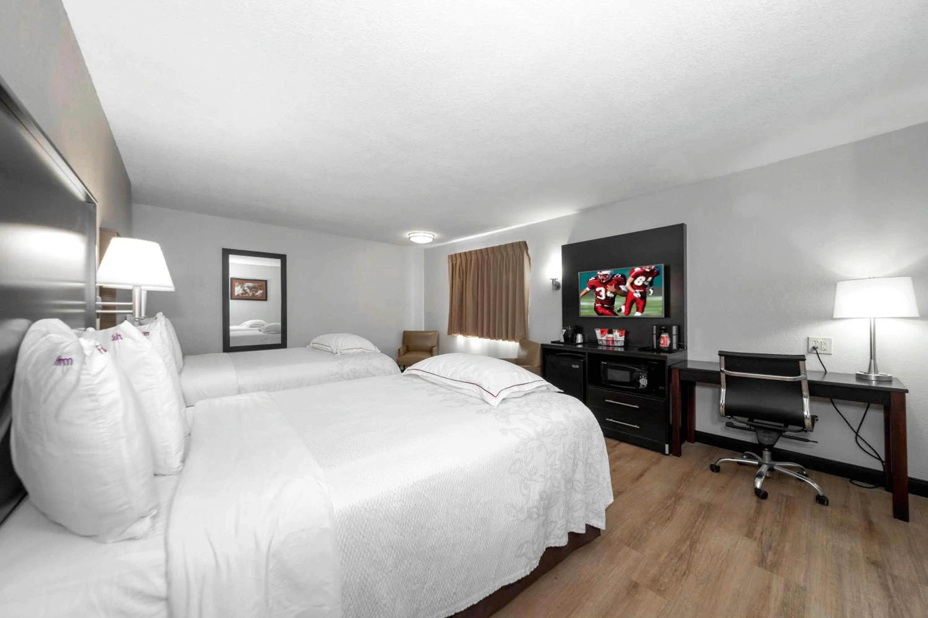 Photo of the whole room in Red Roof Inn PLUS+ Huntsville