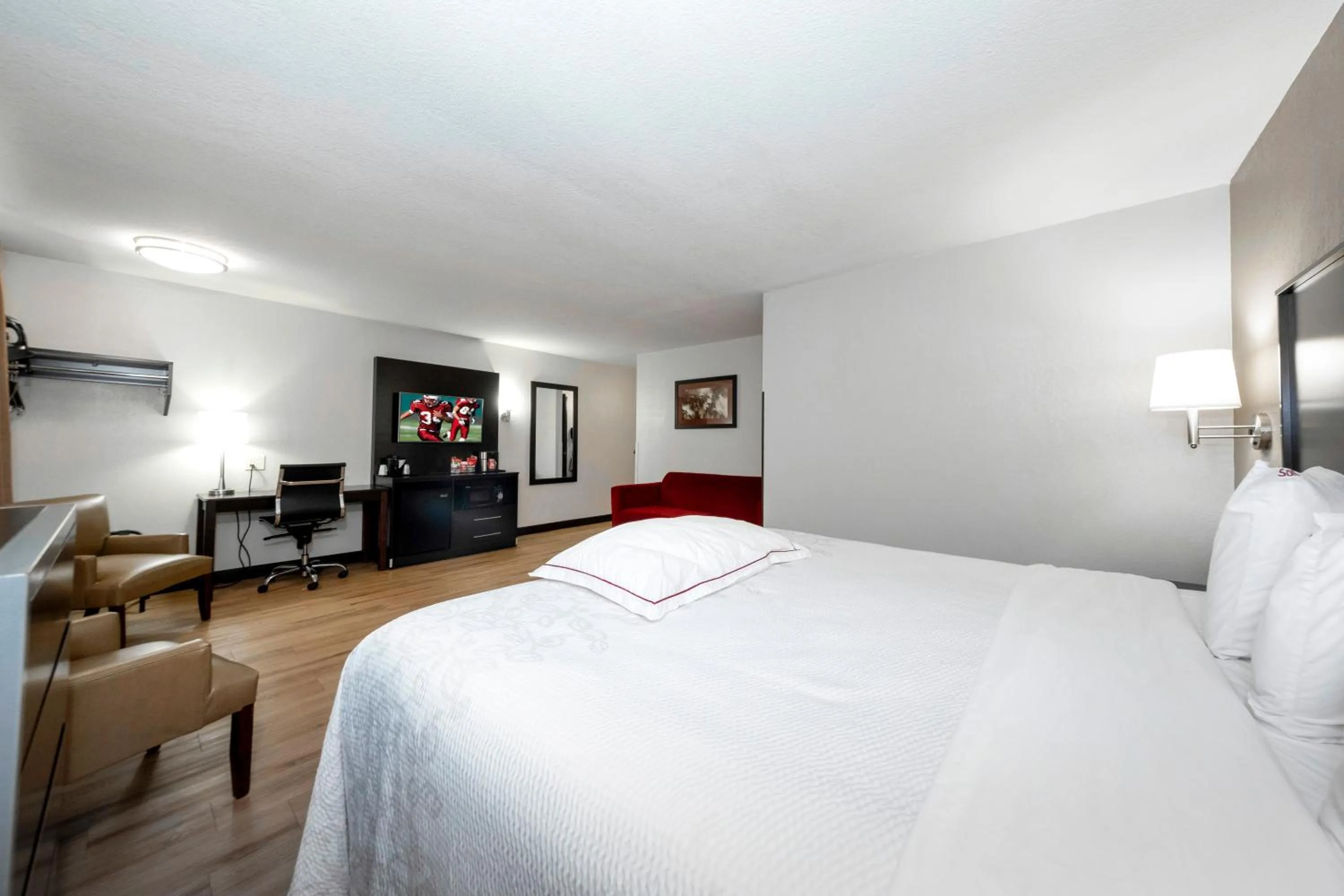 Photo of the whole room in Red Roof Inn PLUS+ Huntsville