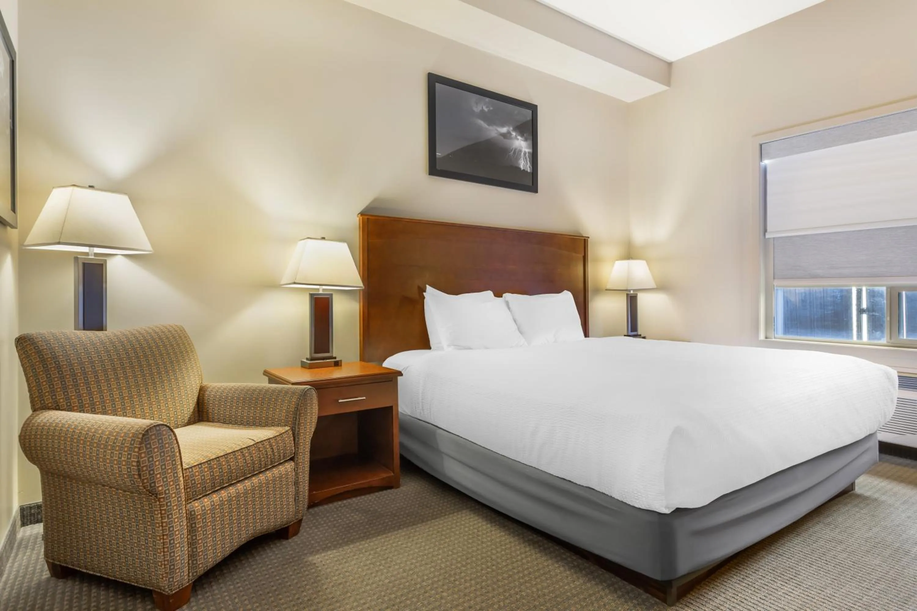 Bed in Best Western Plus Service Inn & Suites