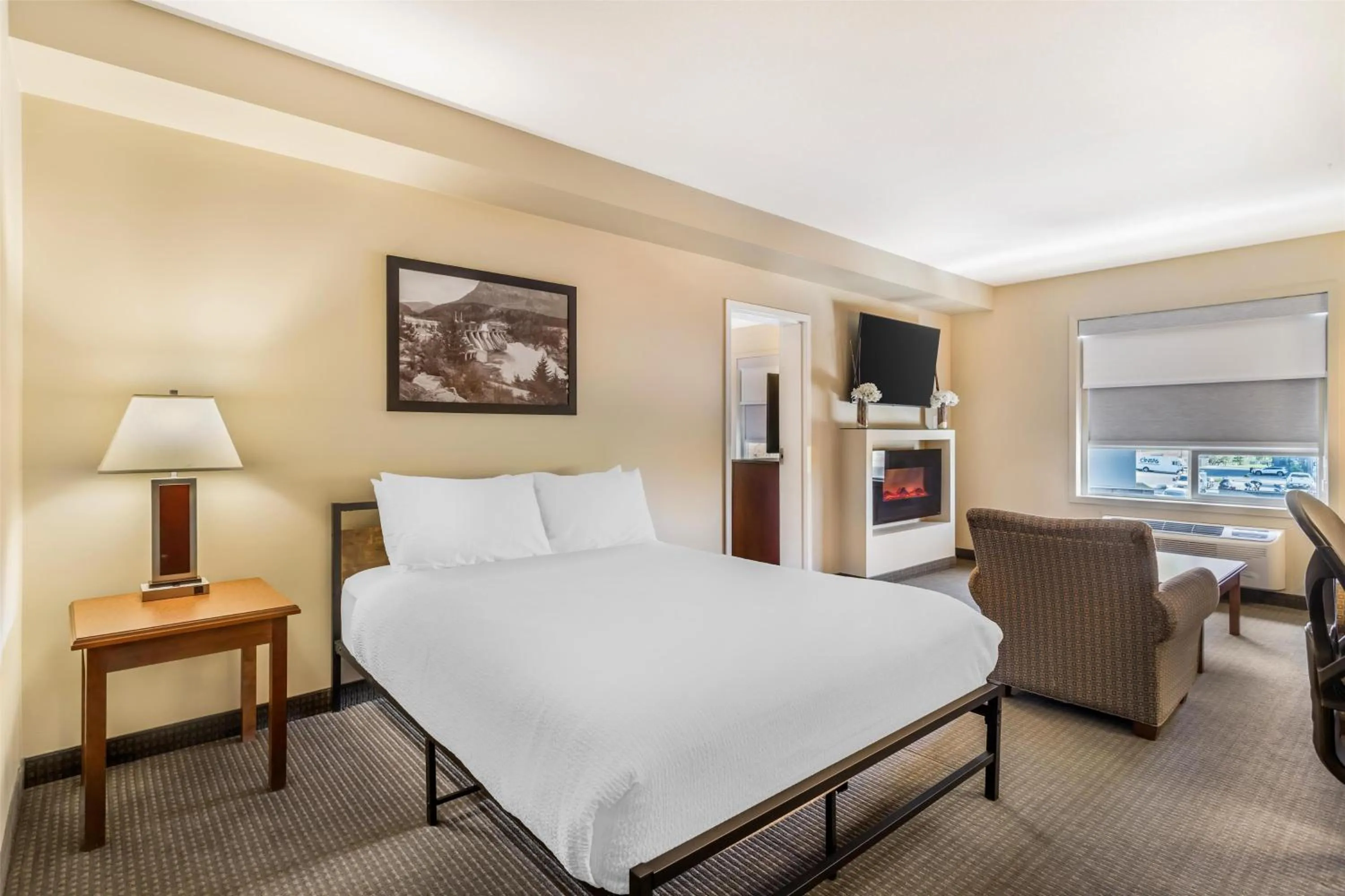 Bed in Best Western Plus Service Inn & Suites