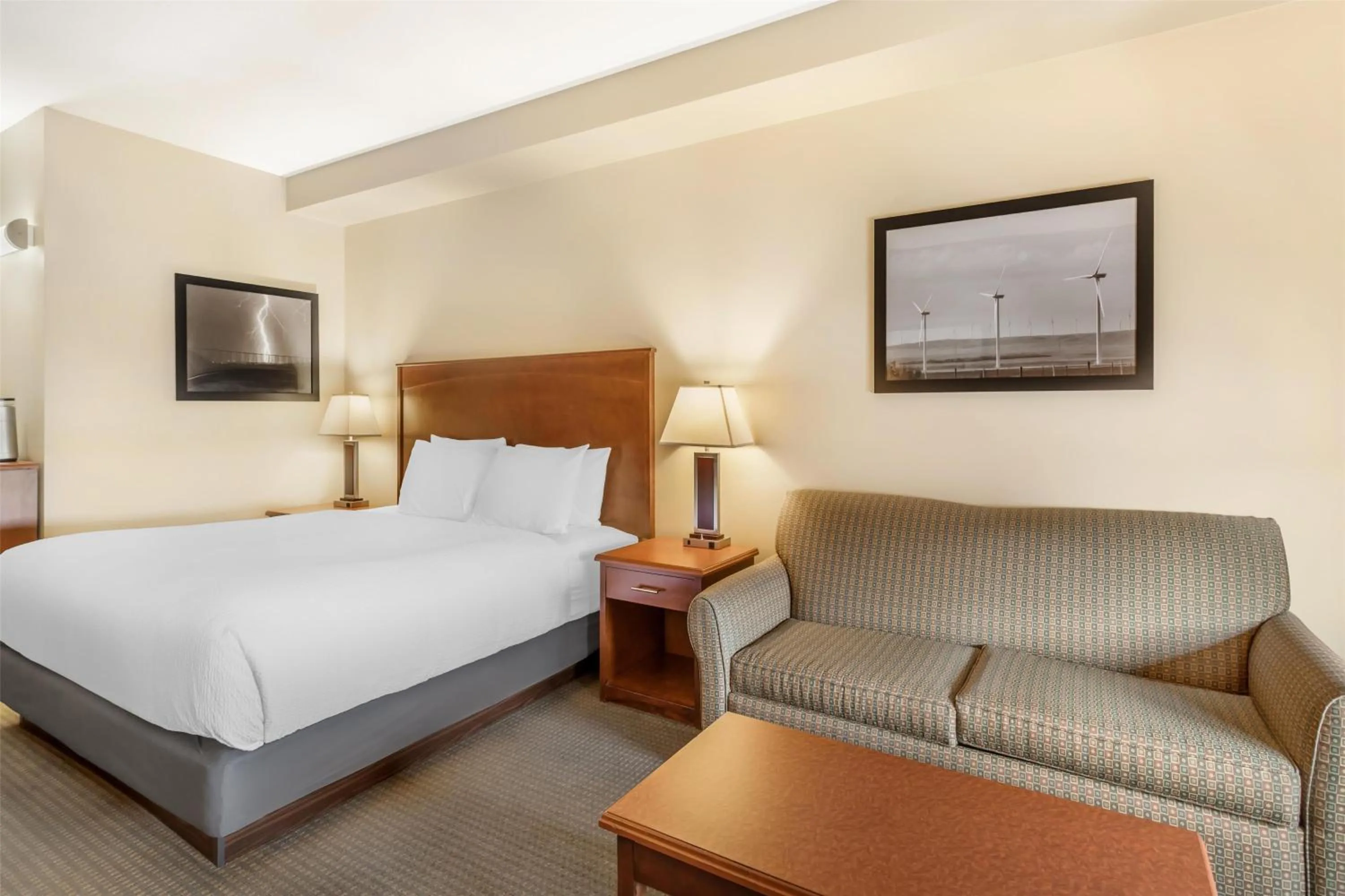 Bedroom, Bed in Best Western Plus Service Inn & Suites