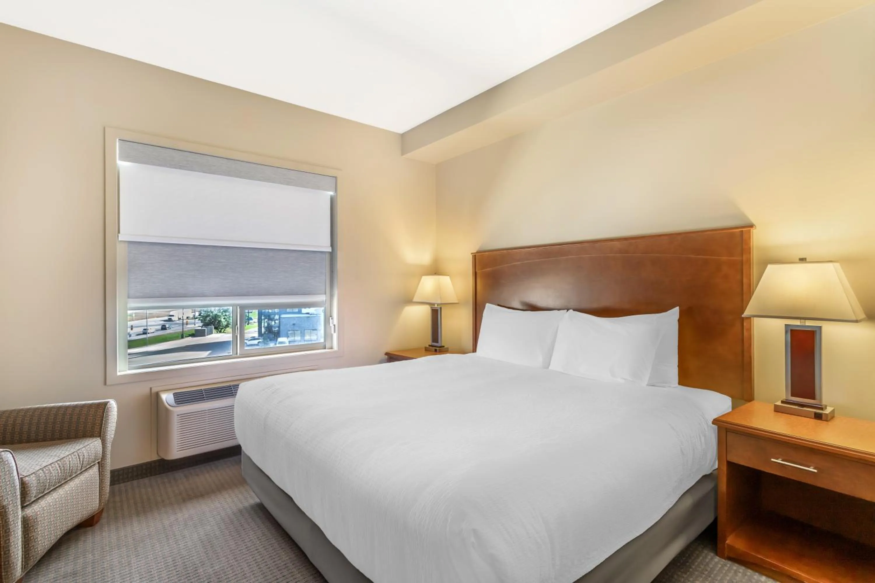 Bed in Best Western Plus Service Inn & Suites