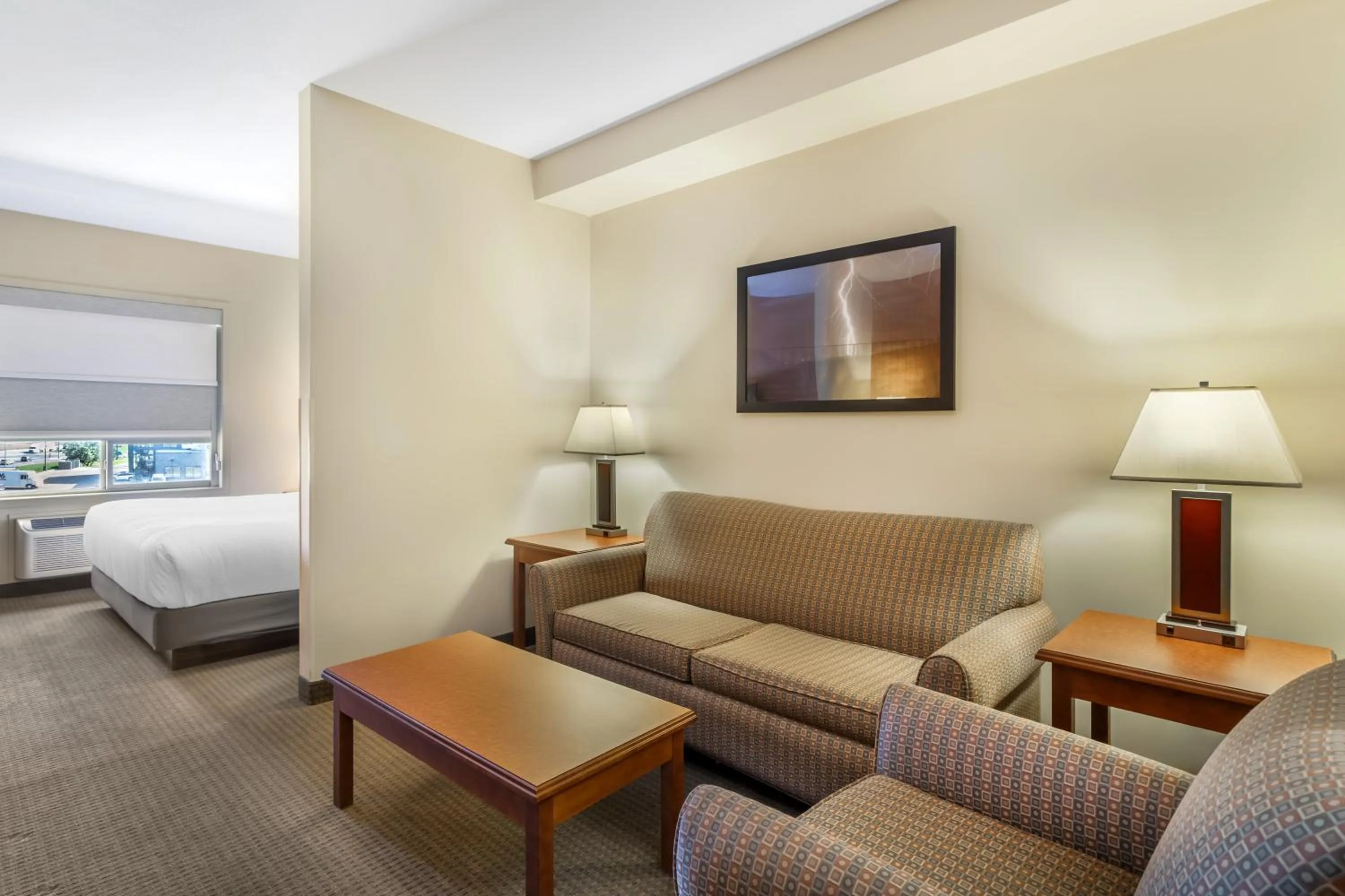 Seating area, Bed in Best Western Plus Service Inn & Suites