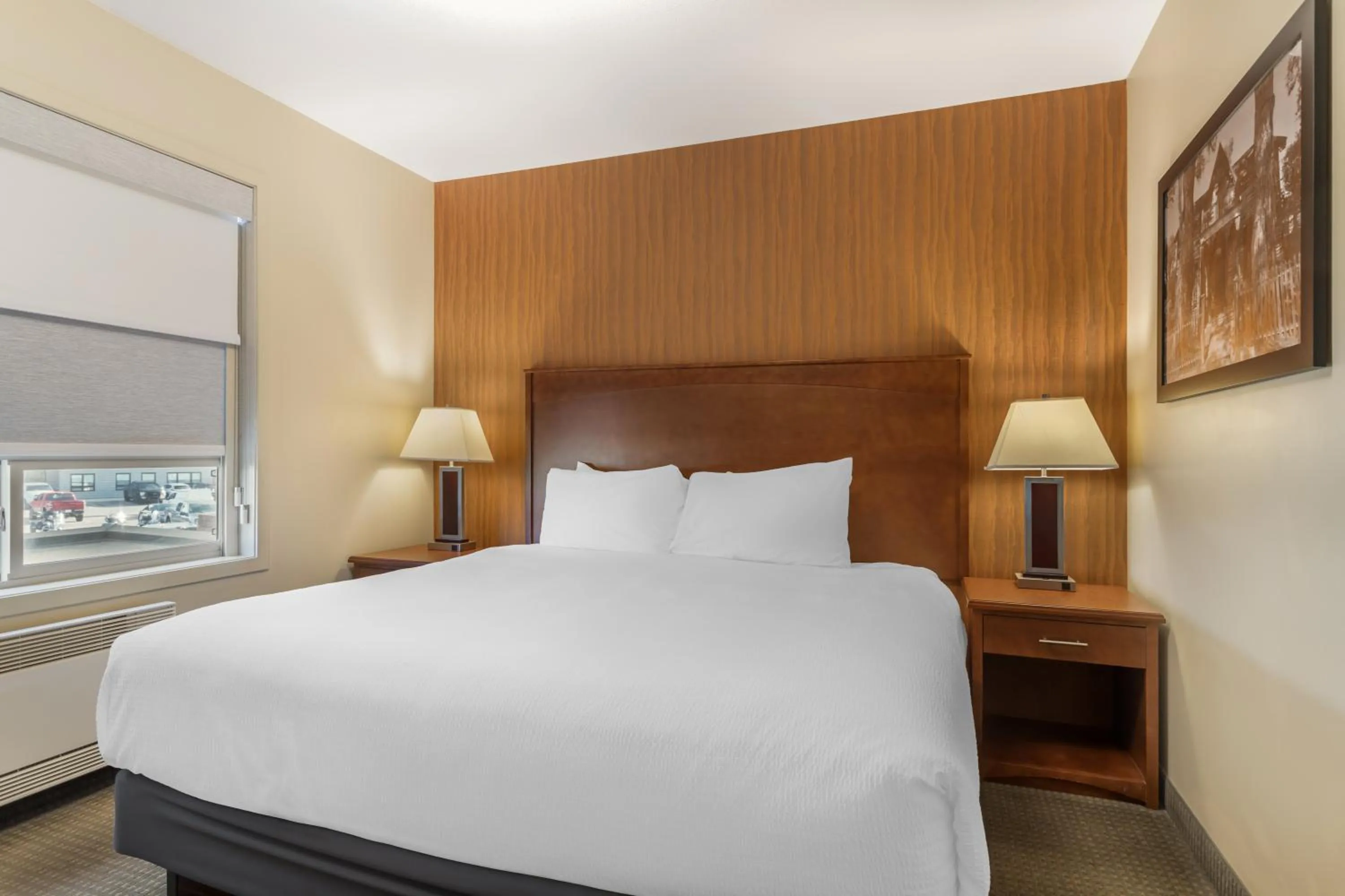 Bed in Best Western Plus Service Inn & Suites