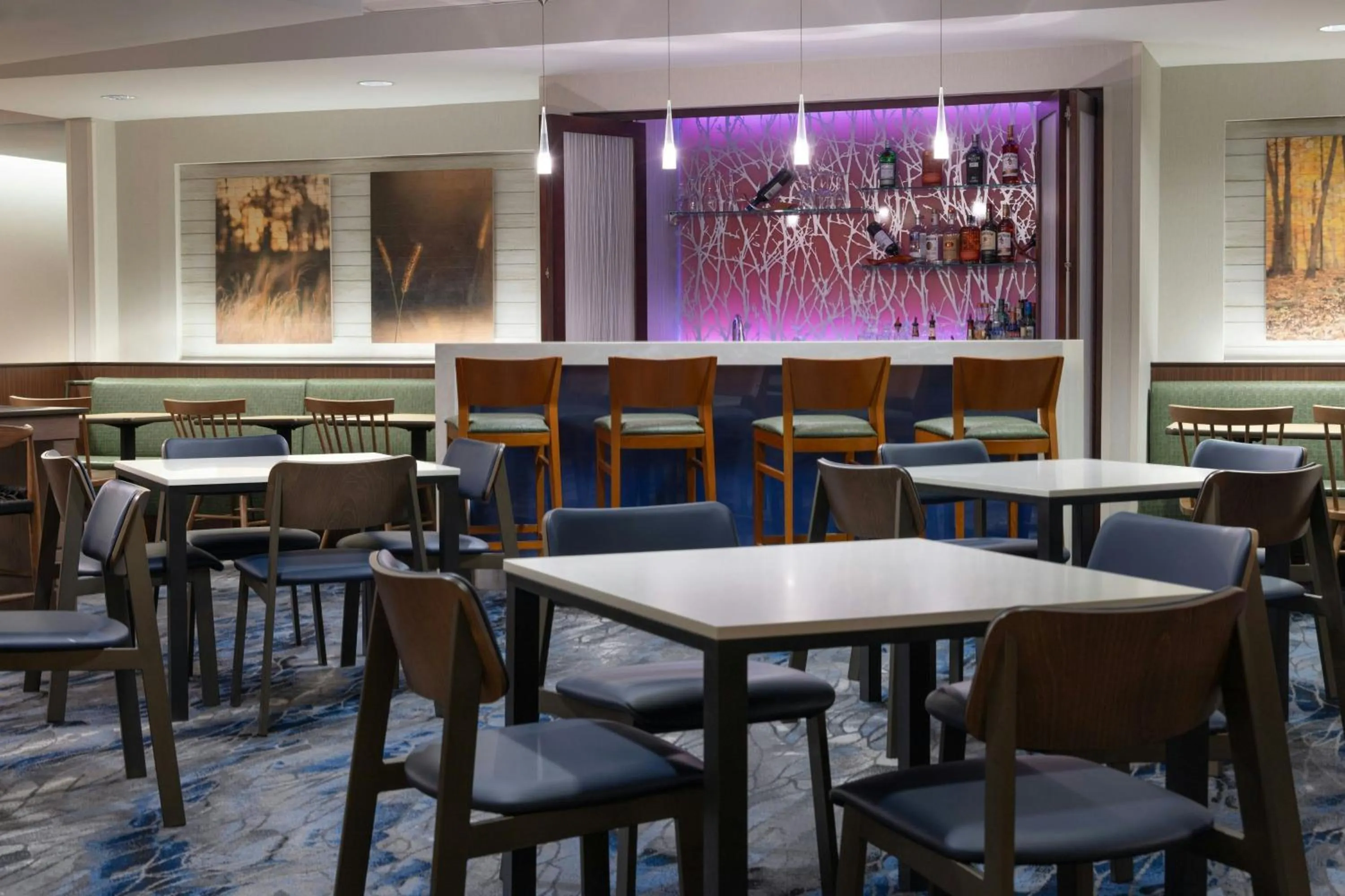 Lounge or bar in Fairfield Inn & Suites by Marriott Springfield Northampton/Amherst