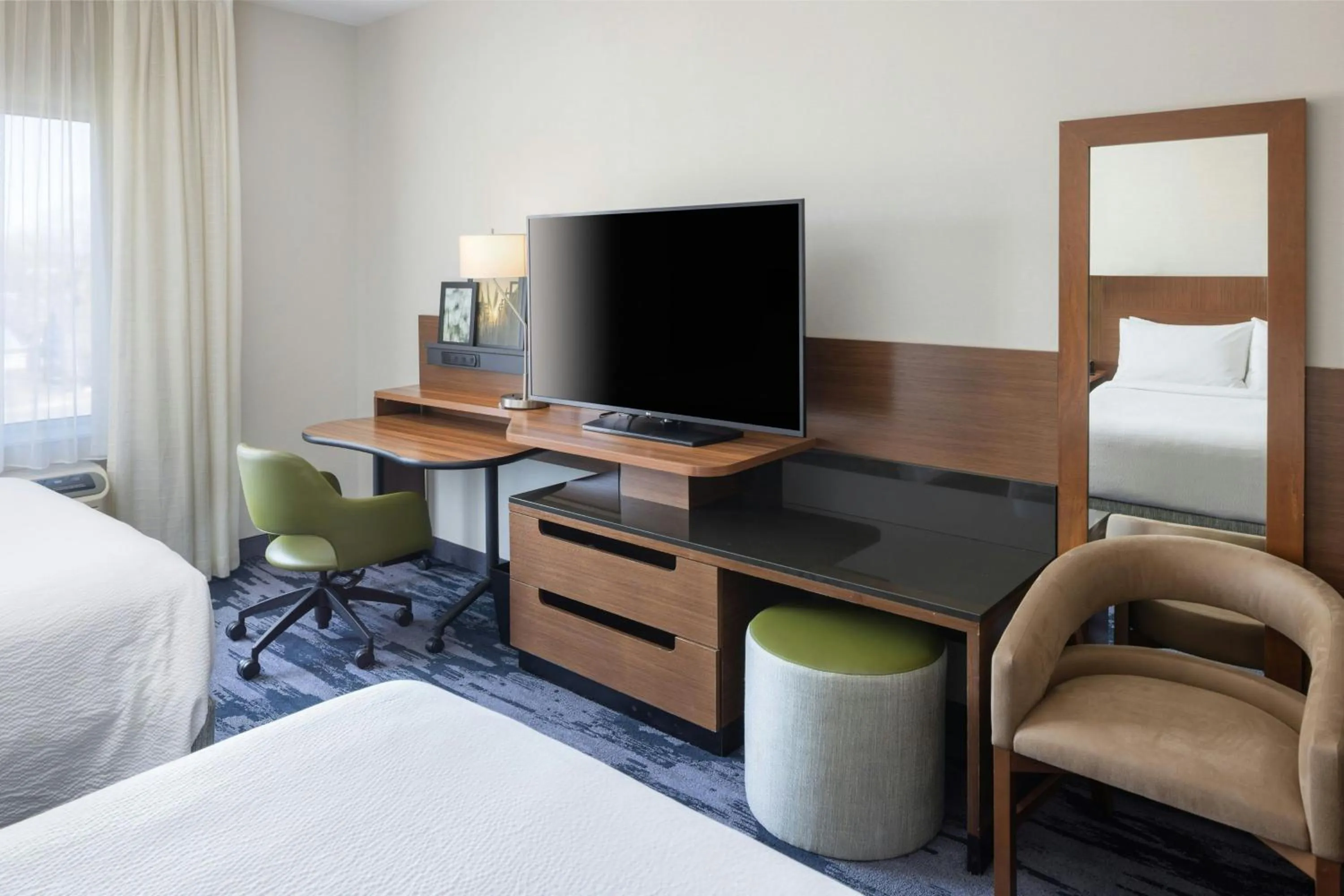 Bedroom, Bed in Fairfield Inn & Suites by Marriott Springfield Northampton/Amherst