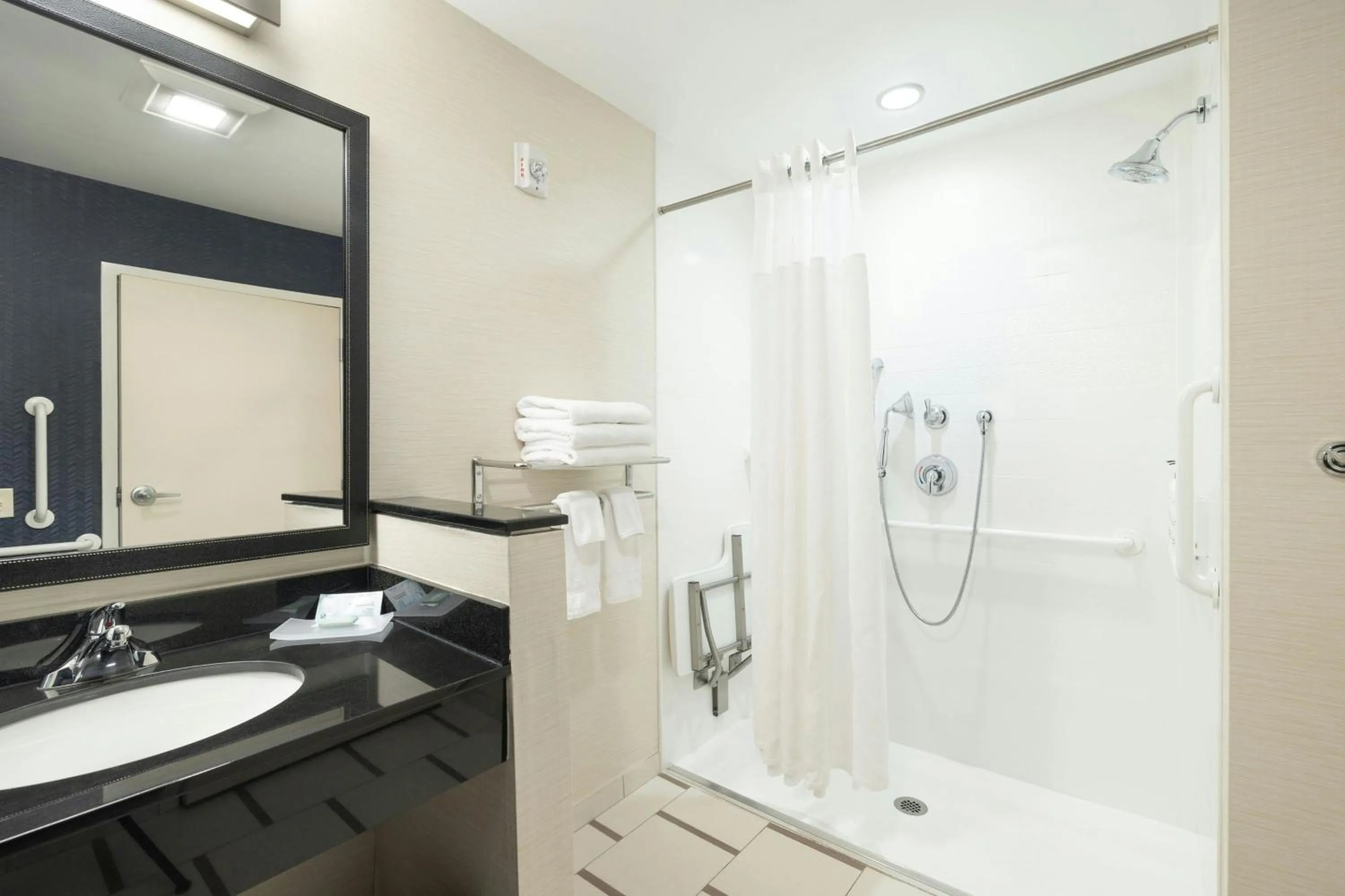 Bathroom in Fairfield Inn & Suites by Marriott Springfield Northampton/Amherst
