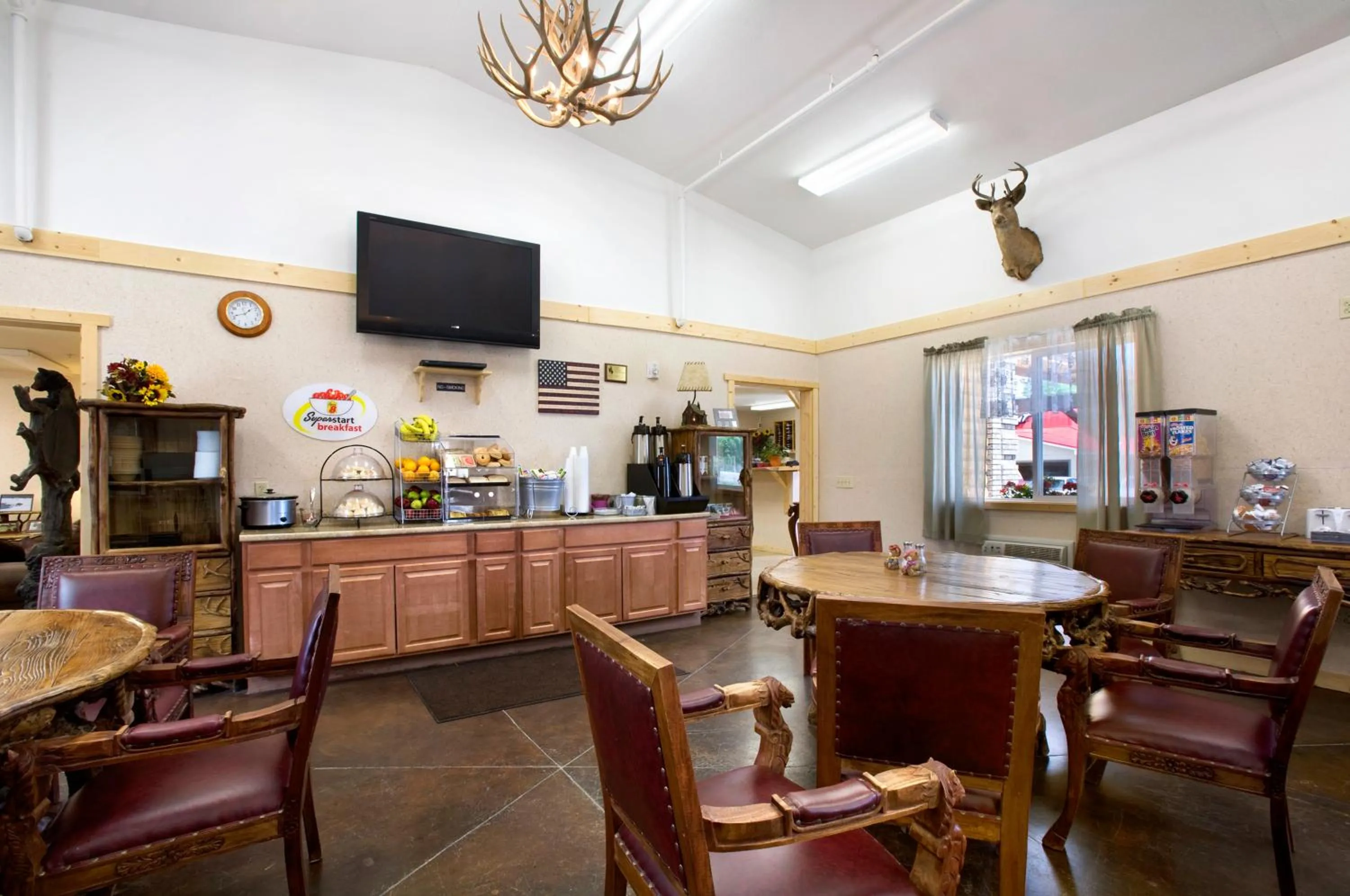 Restaurant/places to eat in Super 8 by Wyndham Powell