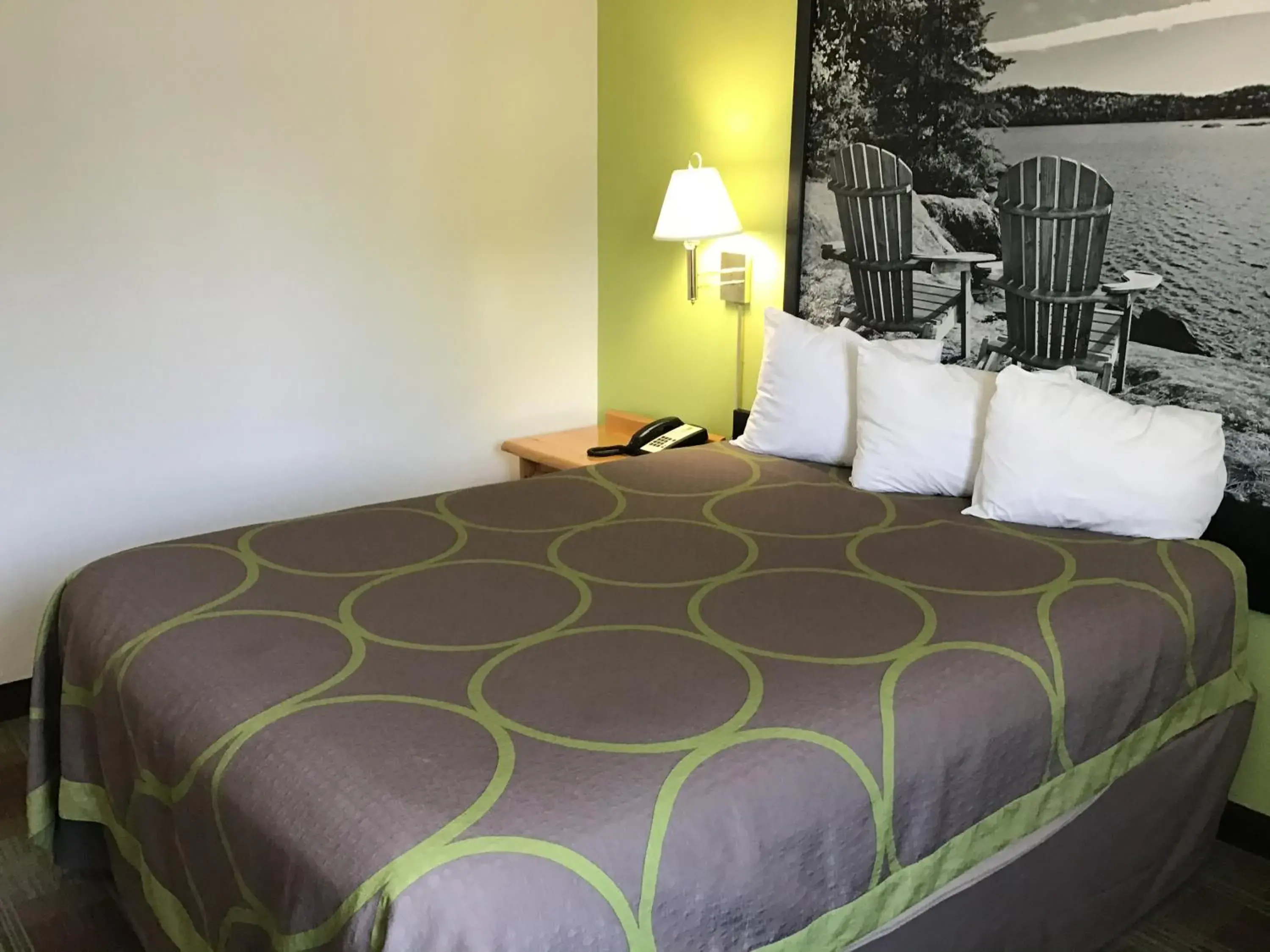 Queen Room - Non-Smoking in Super 8 by Wyndham Powell Queen Room - Non-Smoking in Super 8 by Wyndham Powell