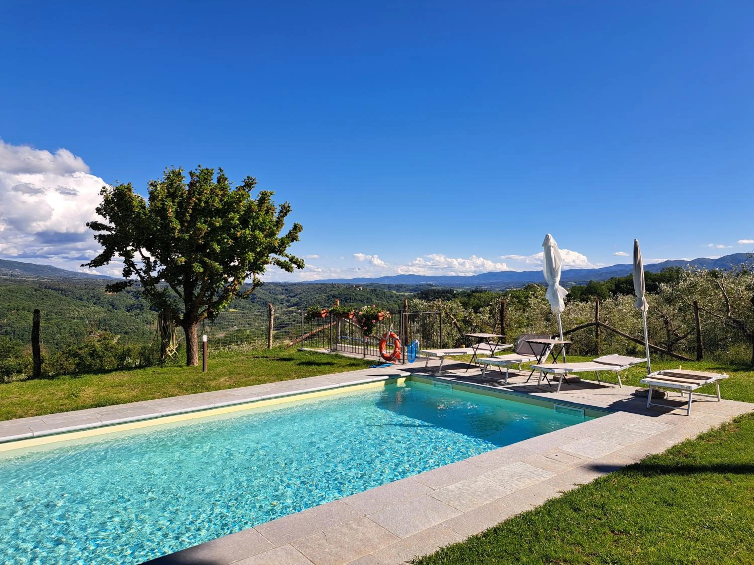Swimming pool in La Favilletta Casa Vacanze