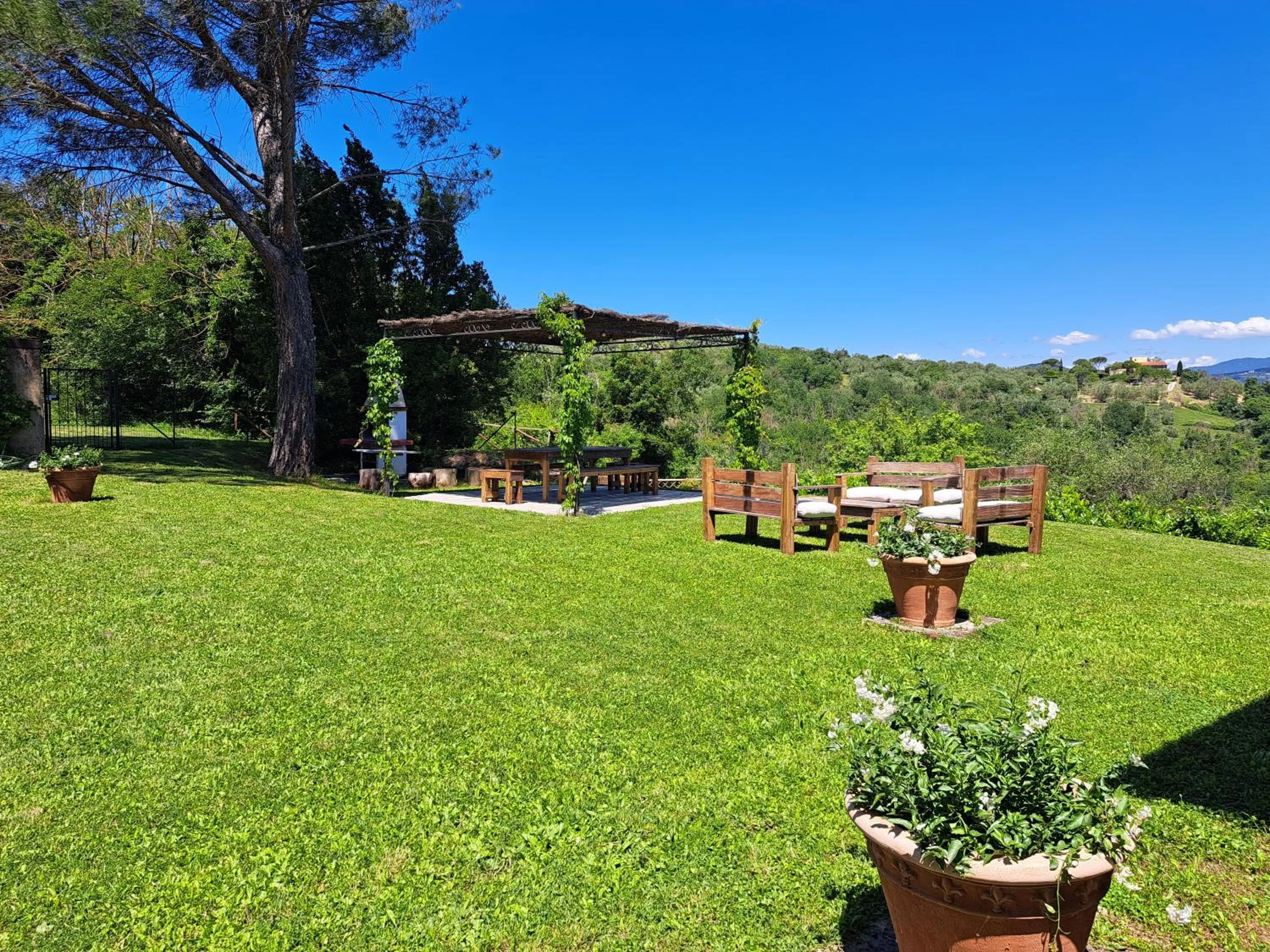 Garden in La Favilletta Casa Vacanze