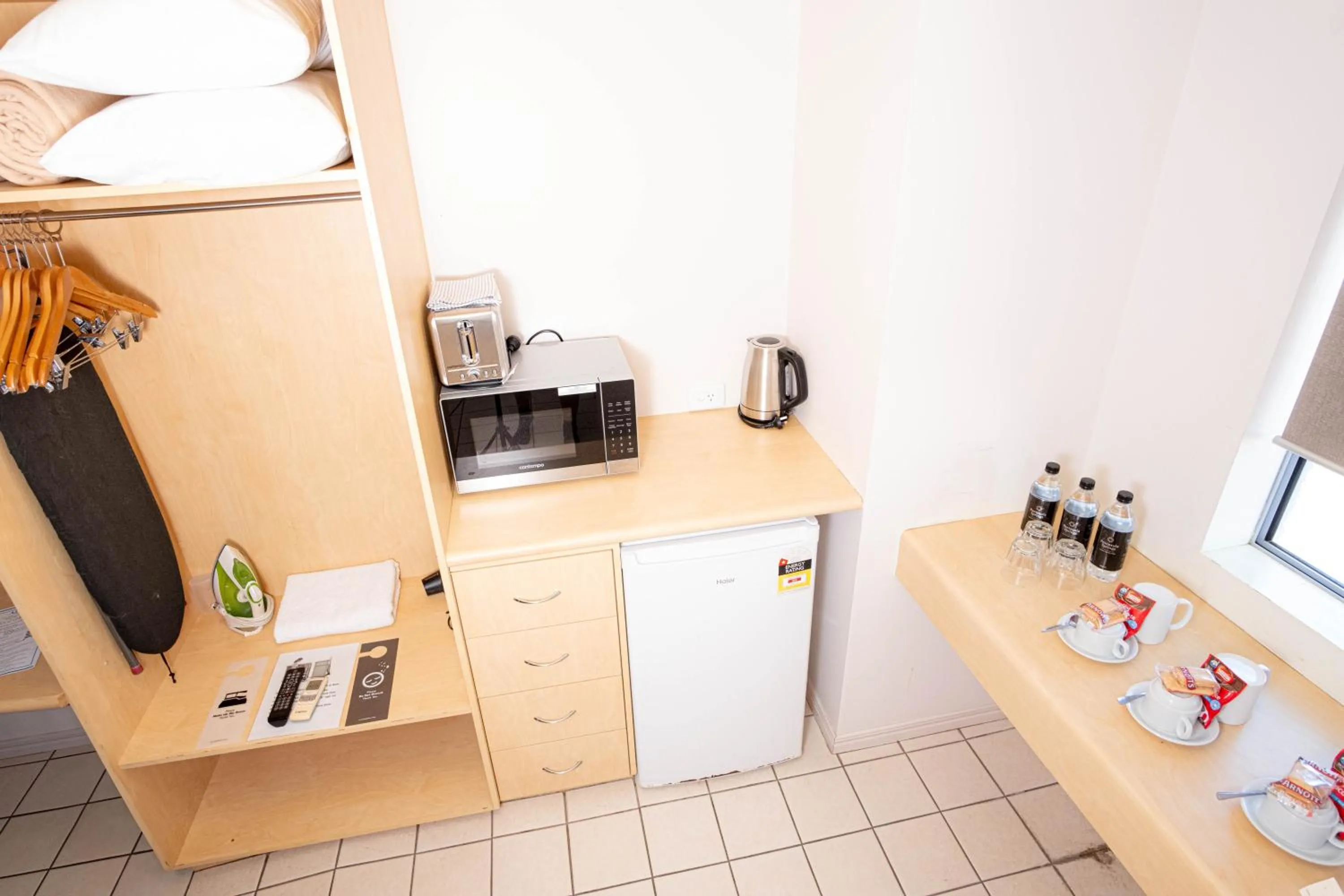 Coffee/tea facilities in The Mayfair Emerald