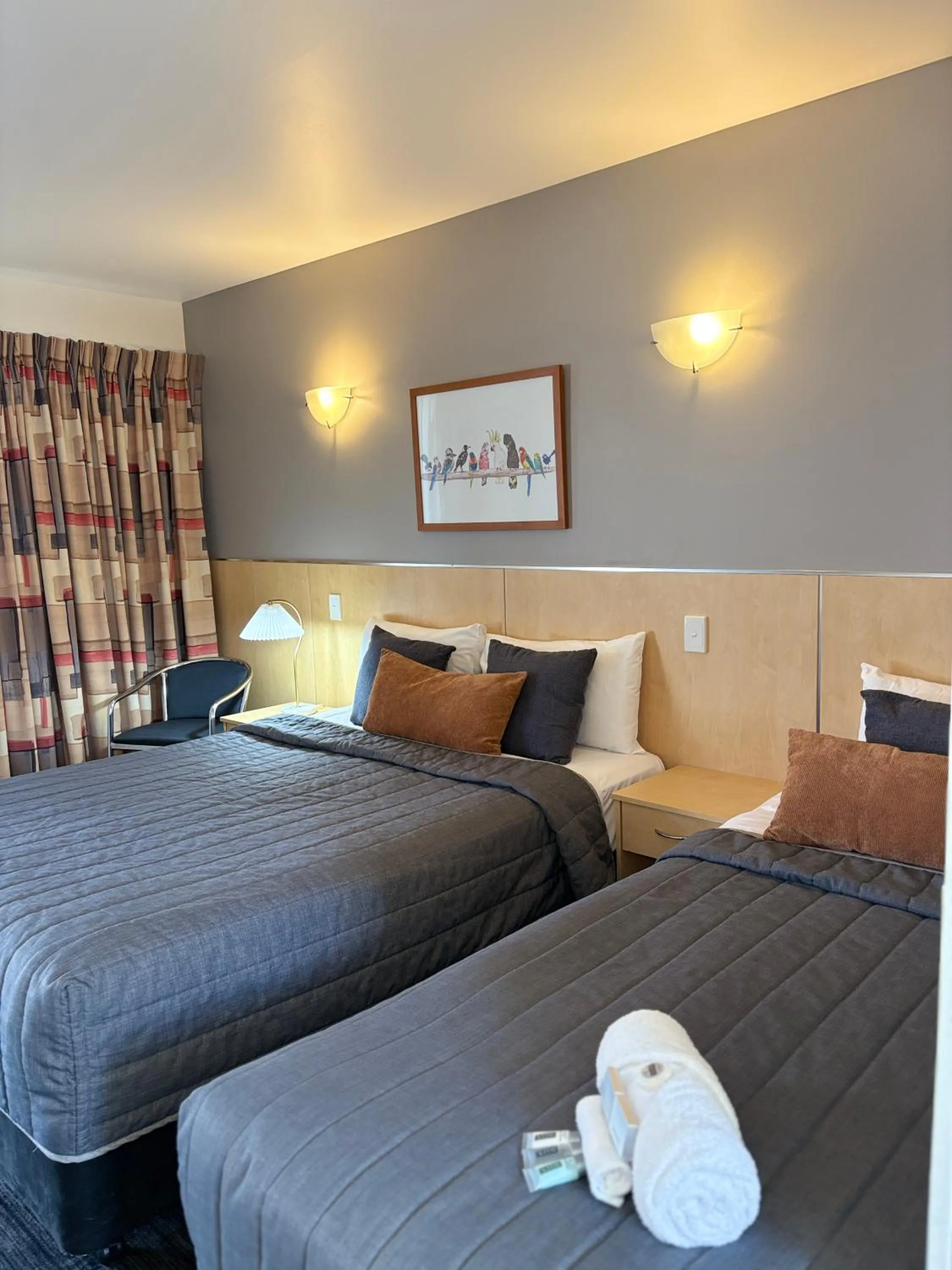 Bedroom, Bed in The Mayfair Emerald